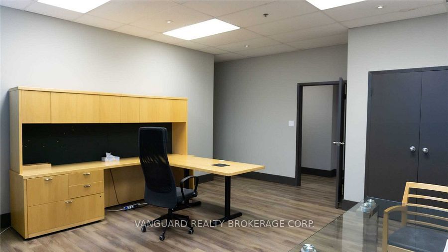 8810 Jane St Property Photo 19