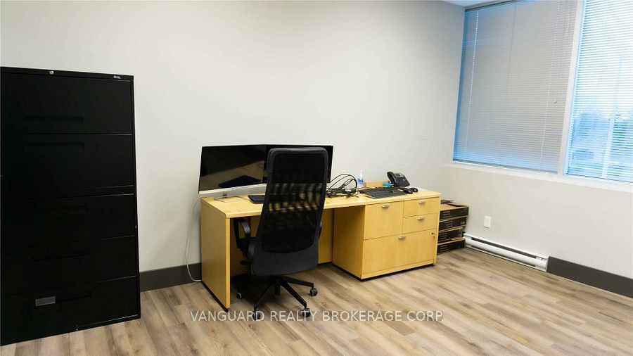 8810 Jane St Property Photo 21