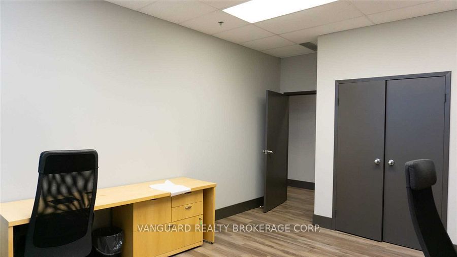 8810 Jane St Property Photo 22