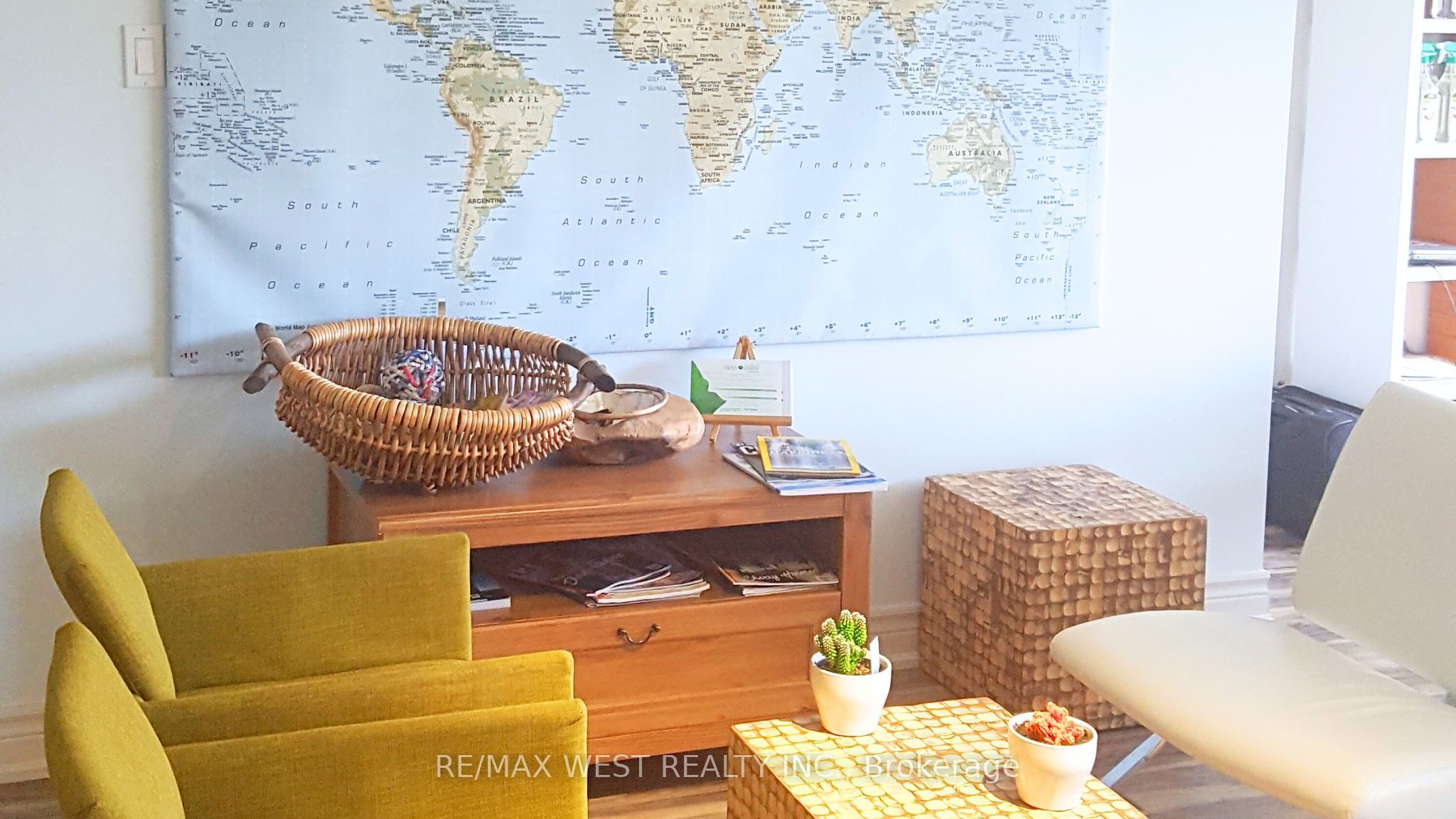 115 Woodstream Blvd Property Photo 8