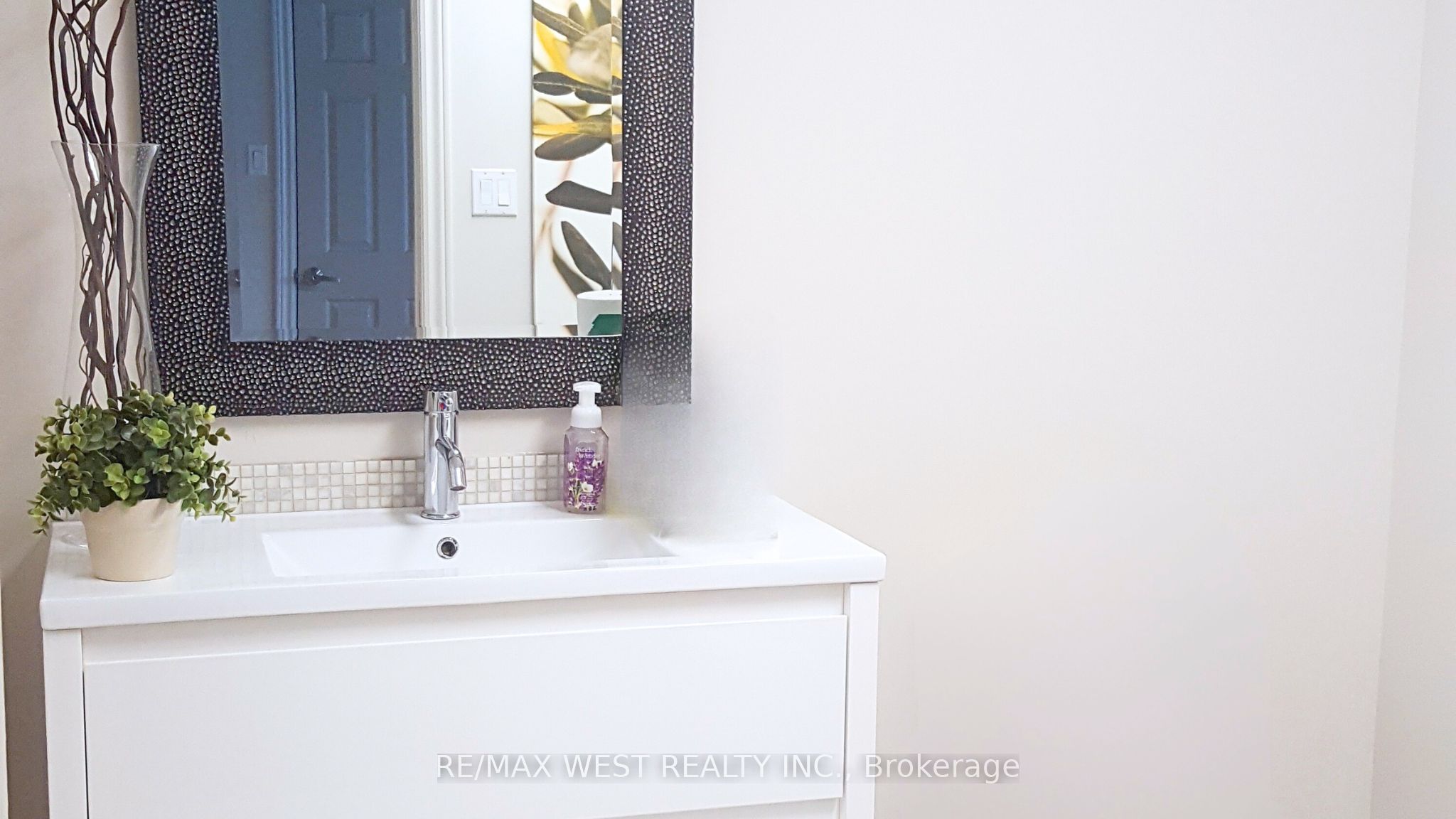 115 Woodstream Blvd Property Photo 9