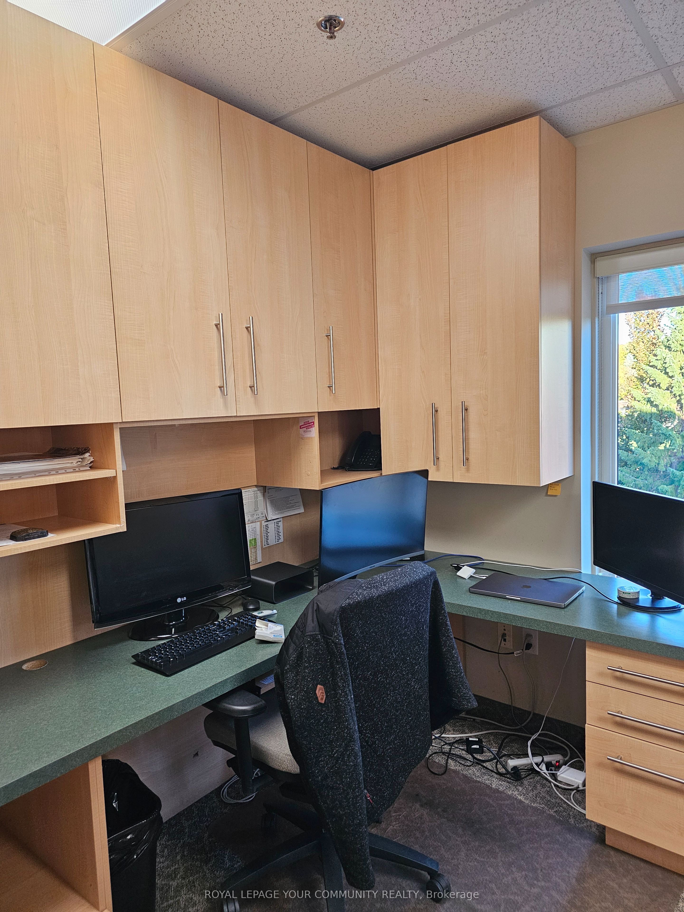 7851 Dufferin St Property Photo 7