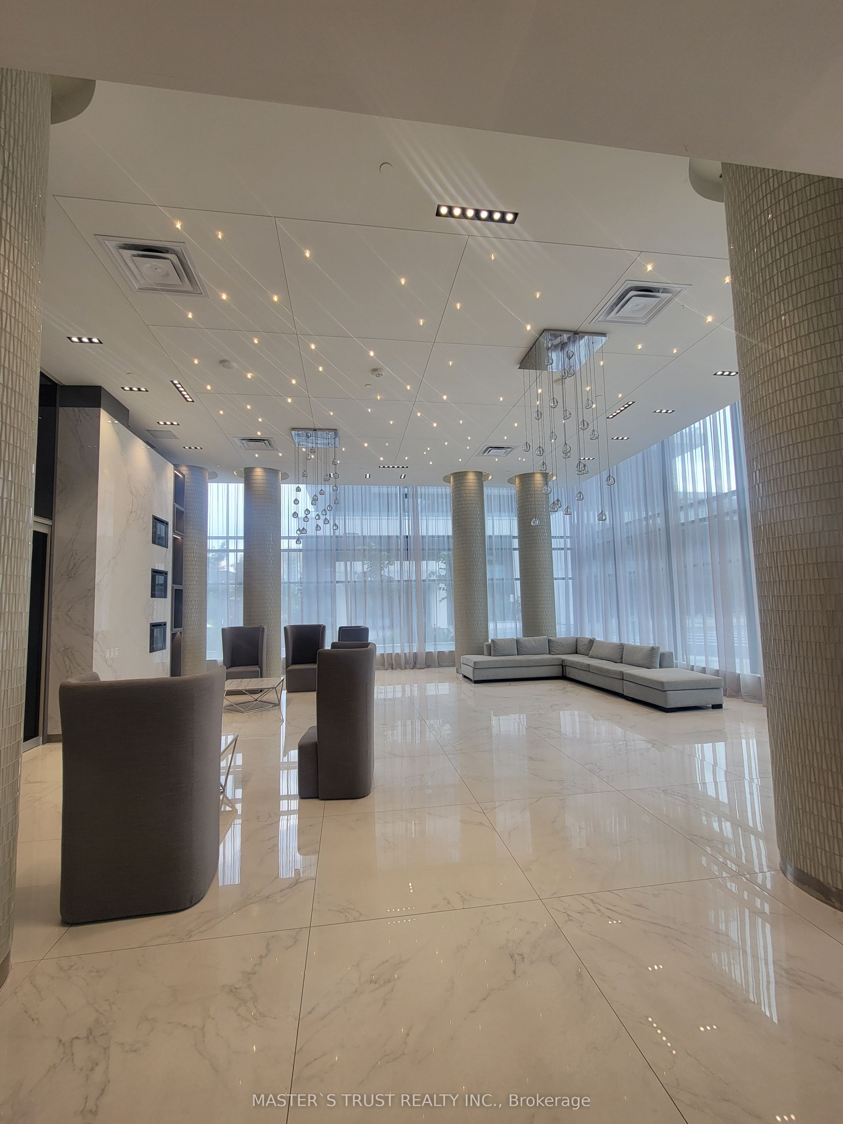 75 Oneida Crescent 402 Property Photo 1