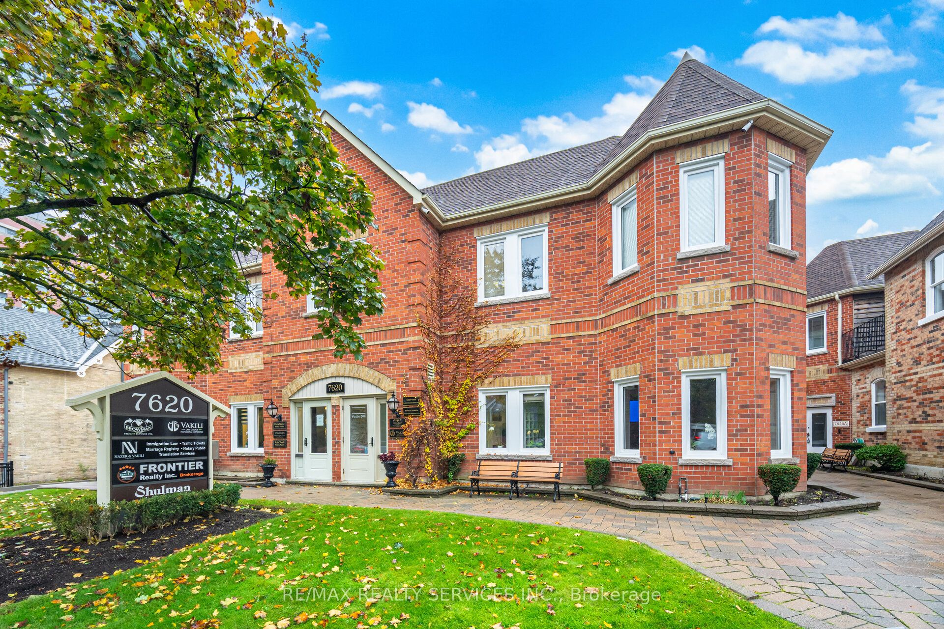 7620 Yonge St Property Photo 4