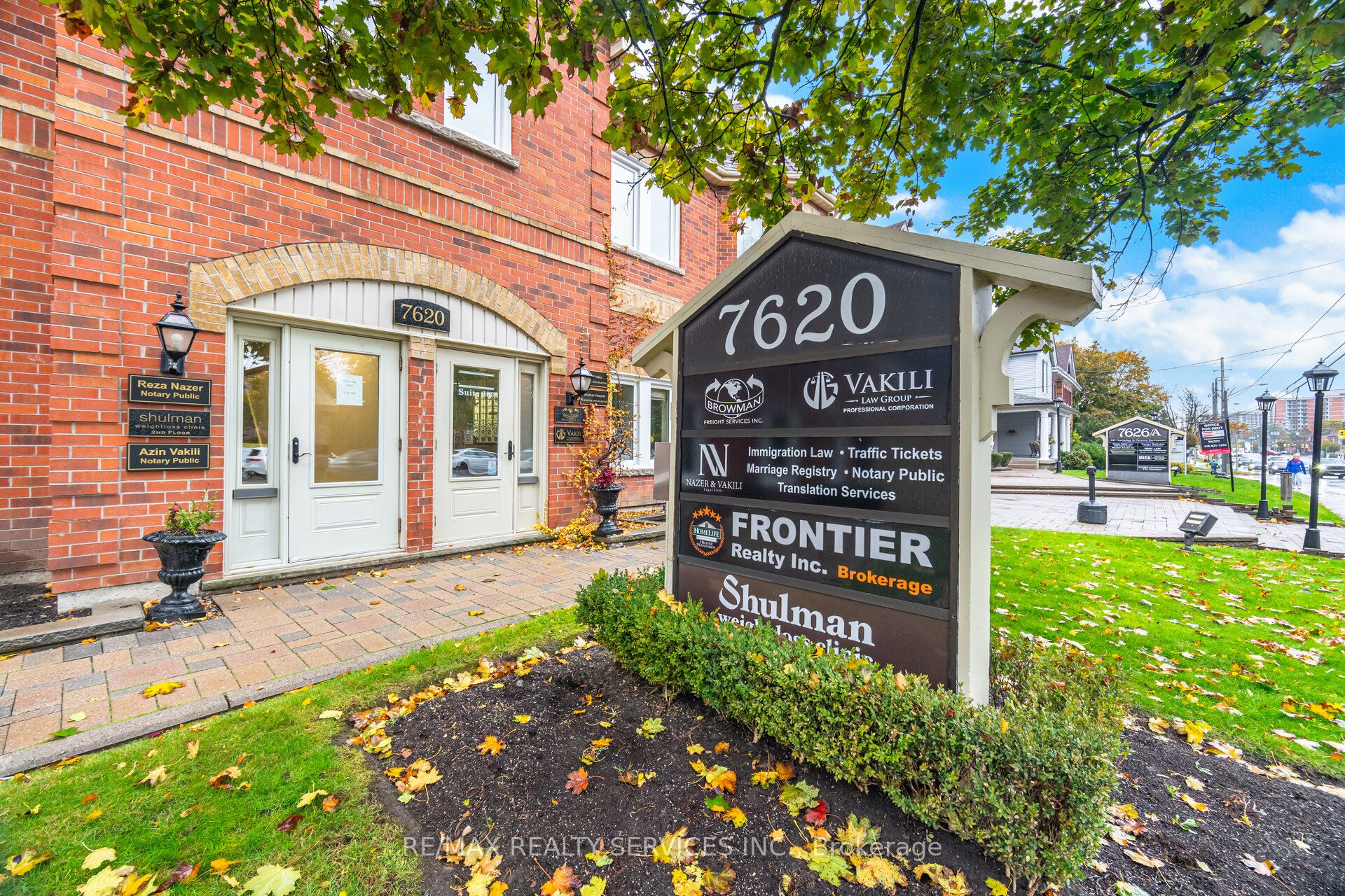 7620 Yonge St Property Photo 5