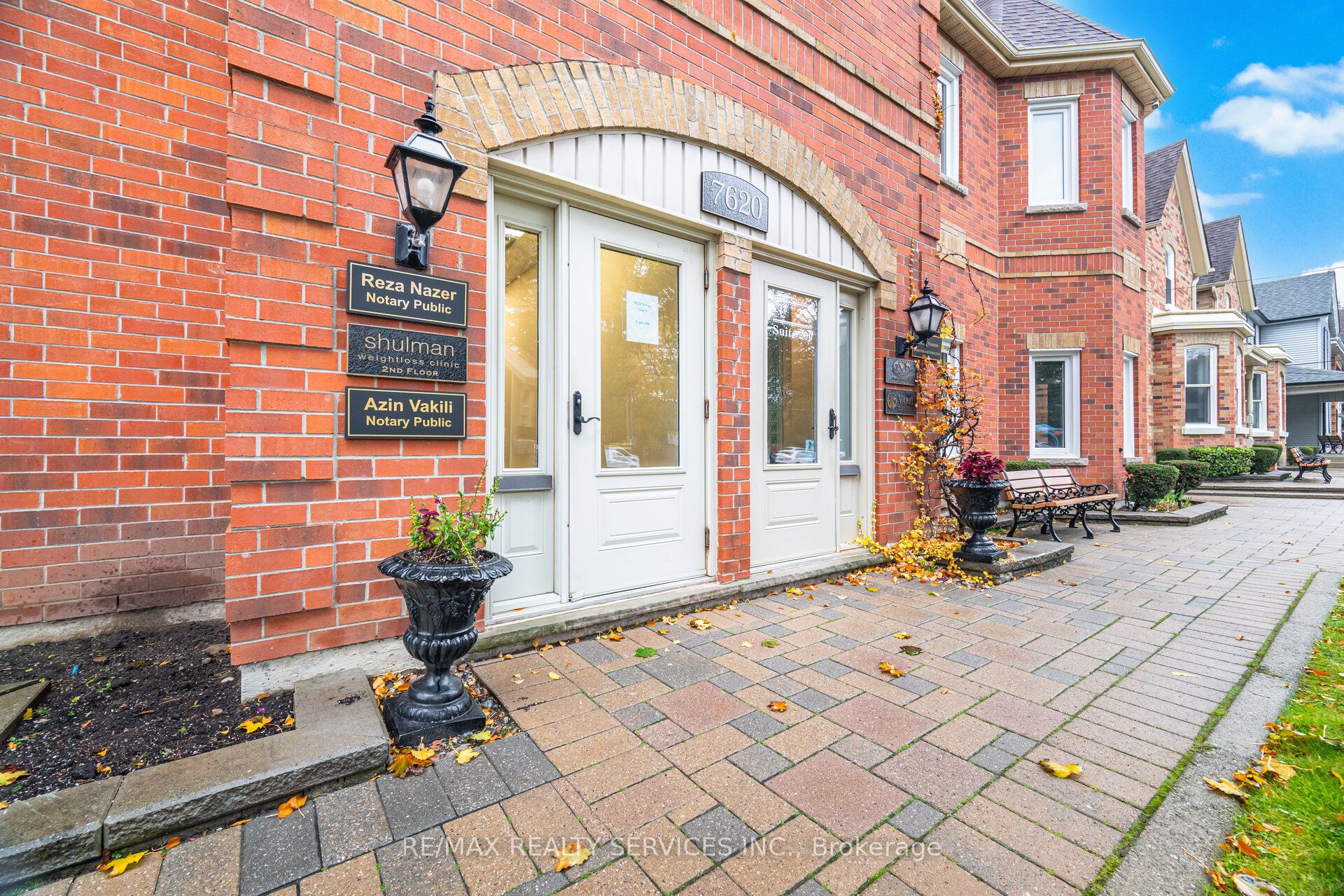 7620 Yonge St Property Photo 6