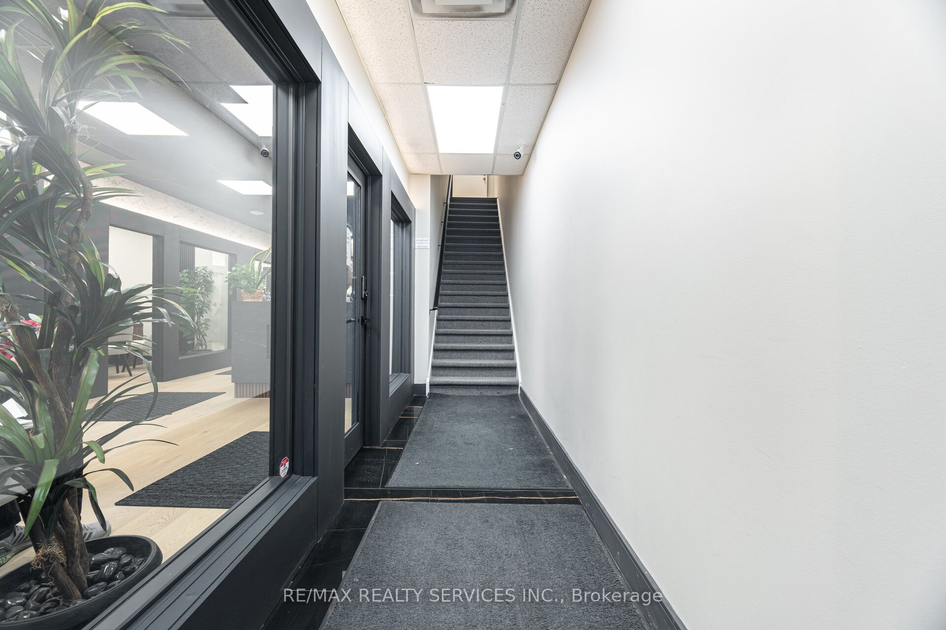 7620 Yonge St Property Photo 7