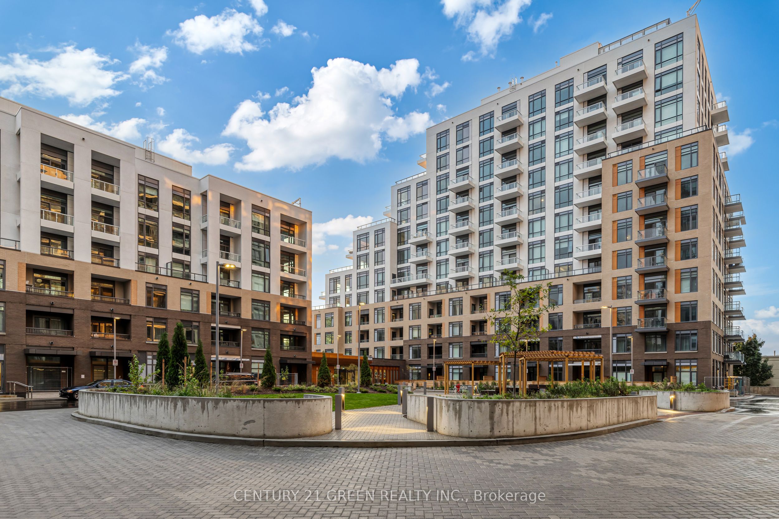 8 Beverley Glen Blvd Property Photo 1