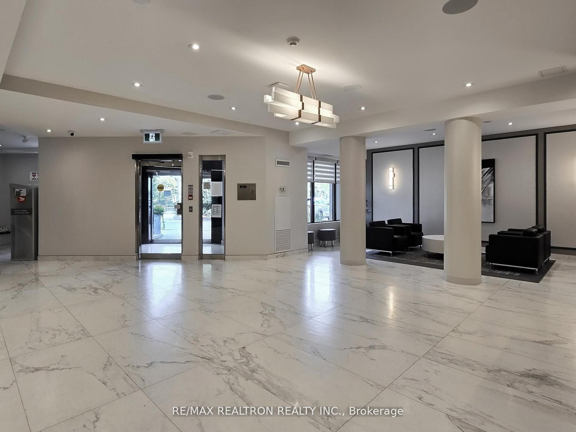 7460 Bathurst St Property Photo 3