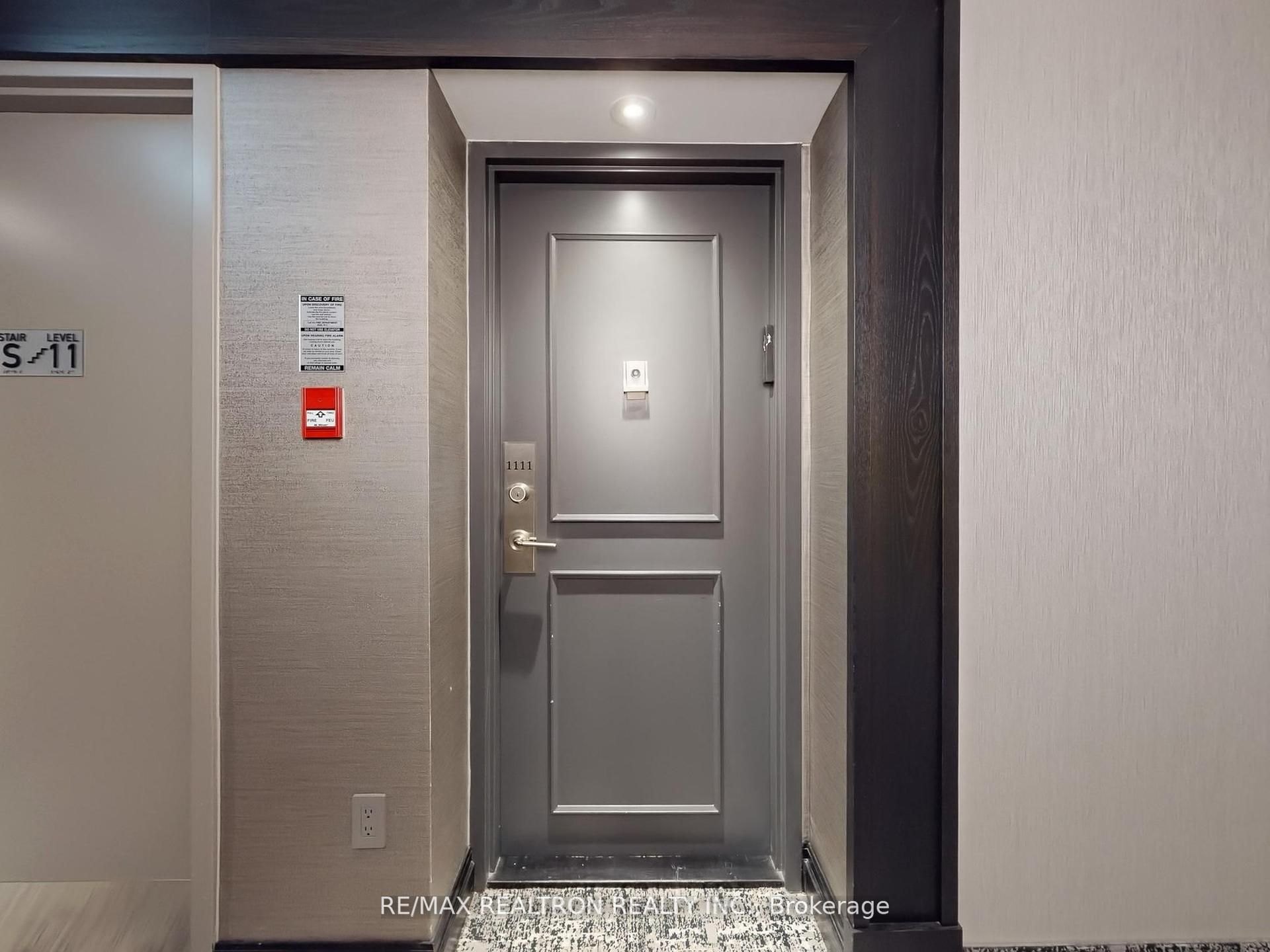 7460 Bathurst St Property Photo 5