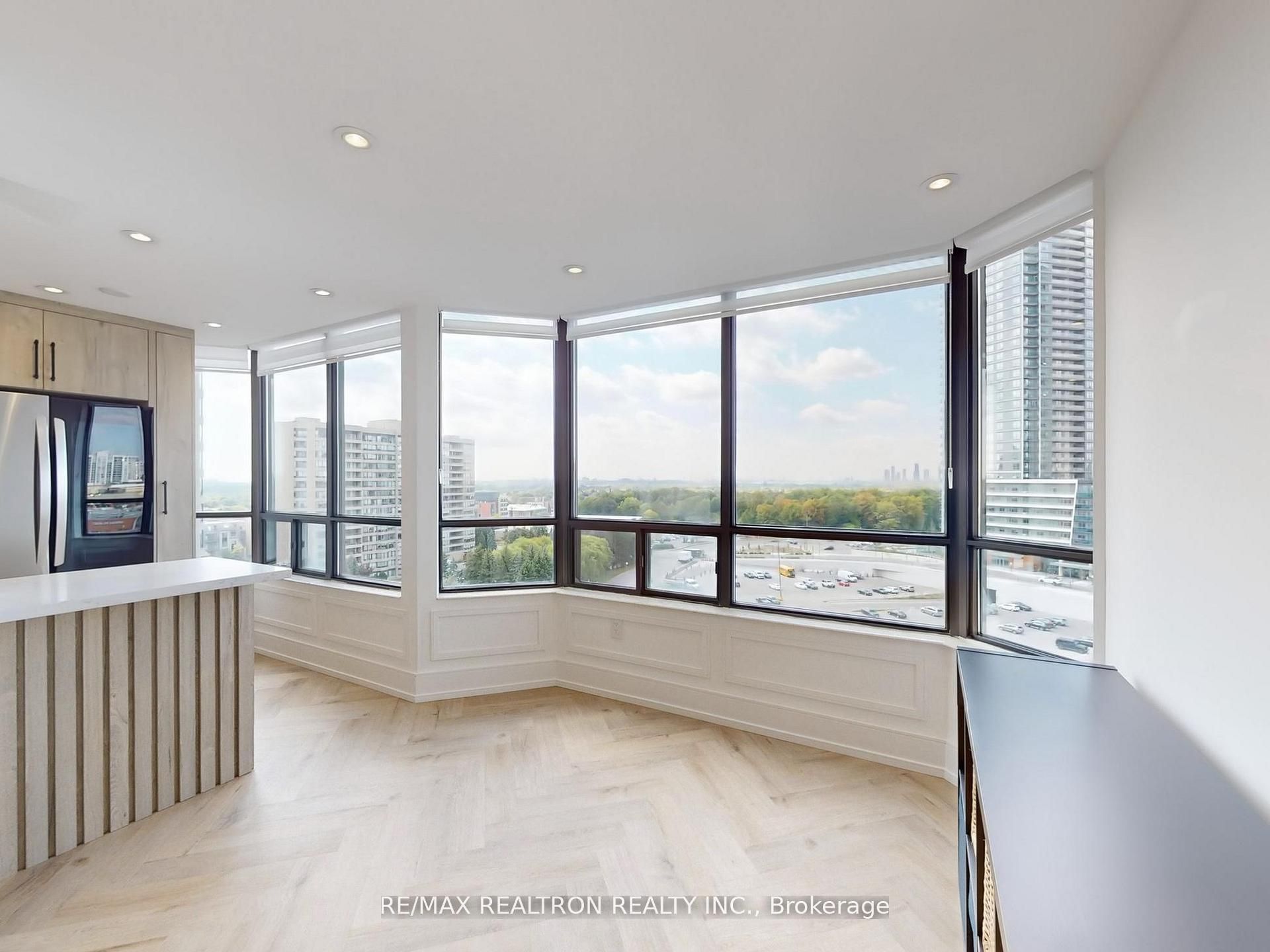 7460 Bathurst St Property Photo 8