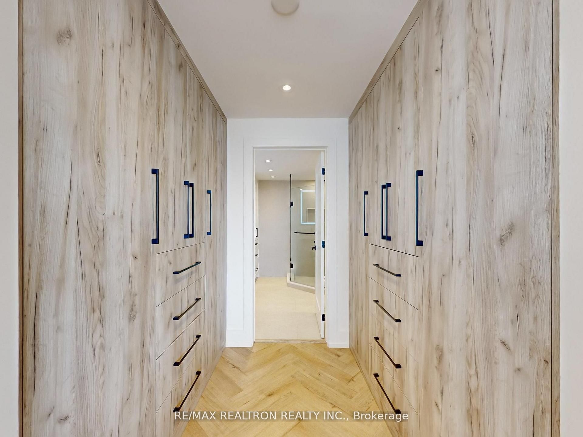 7460 Bathurst St Property Photo 16