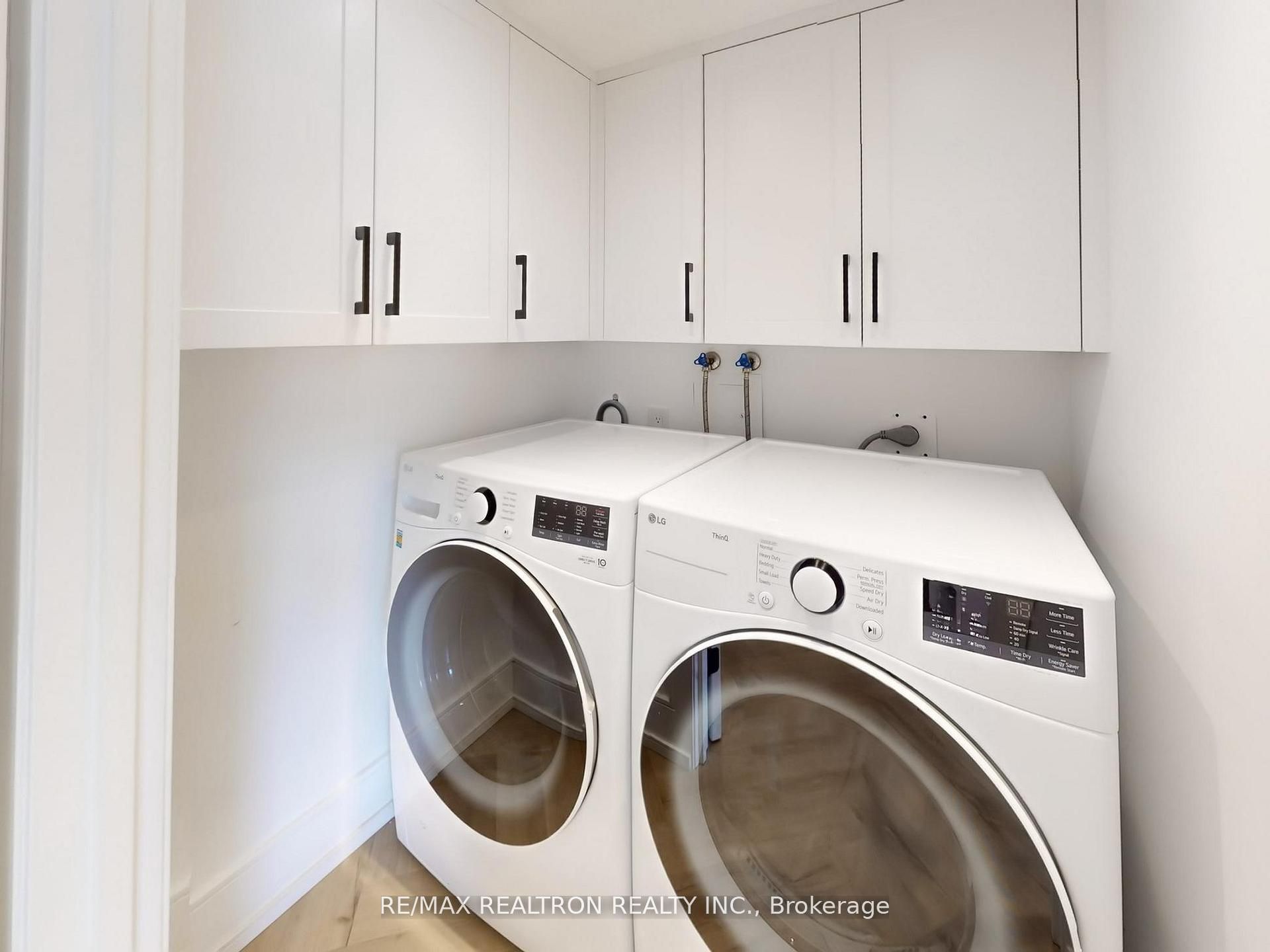 7460 Bathurst St Property Photo 23