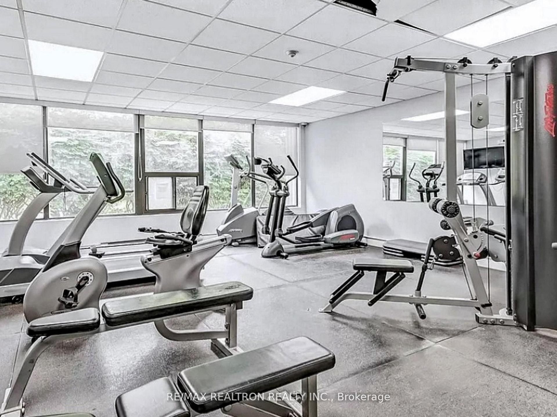 7460 Bathurst St Property Photo 27