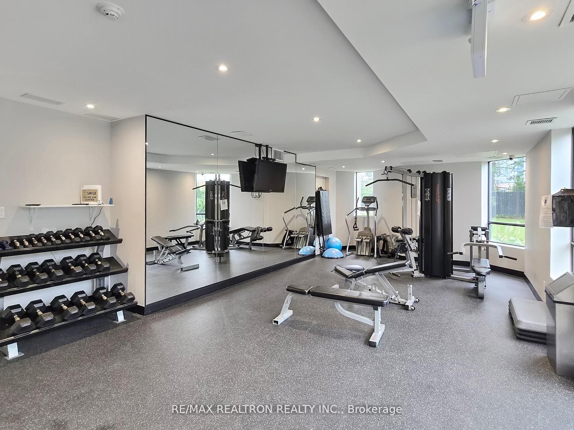 7460 Bathurst St Property Photo 28