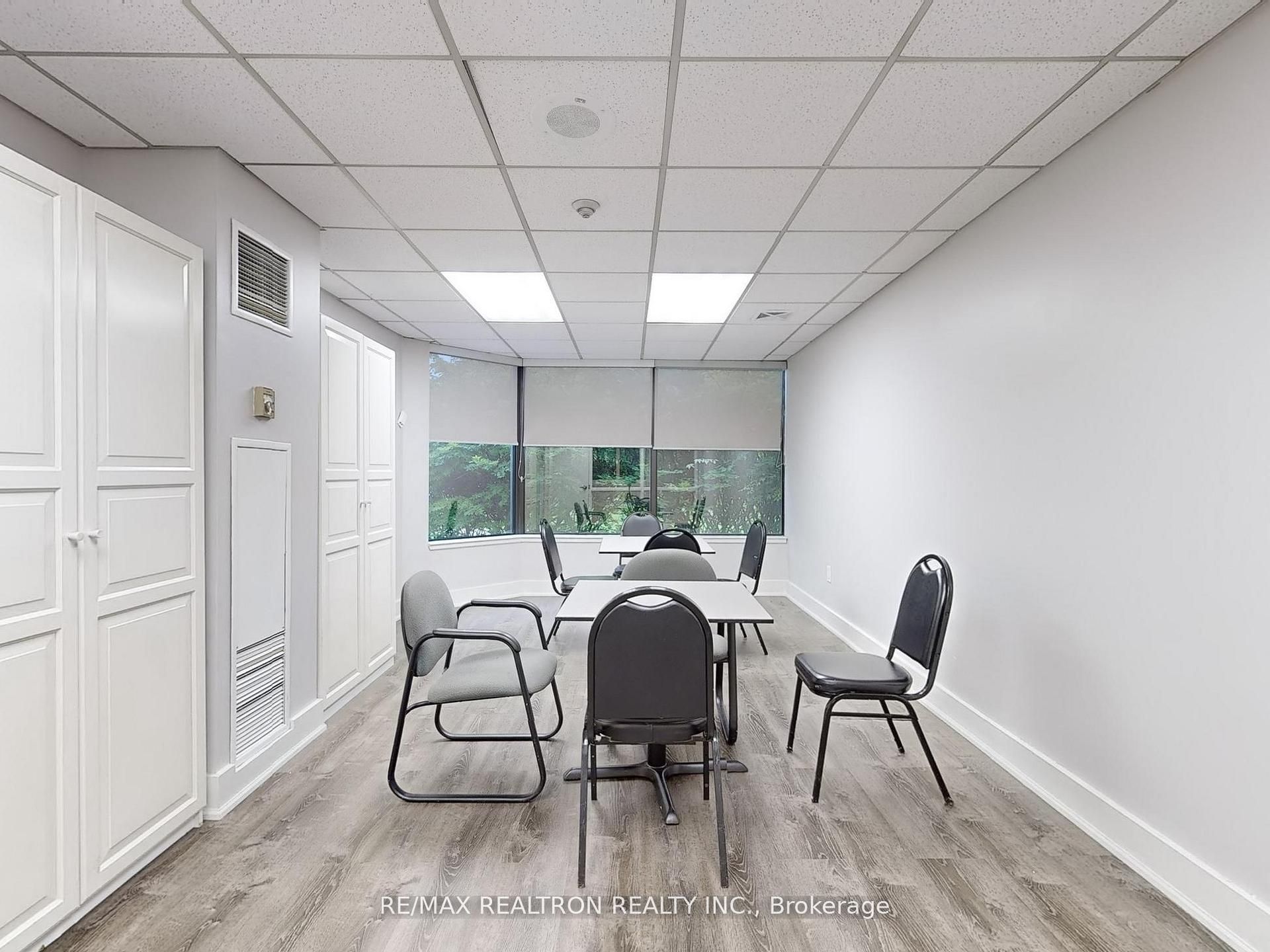 7460 Bathurst St Property Photo 32