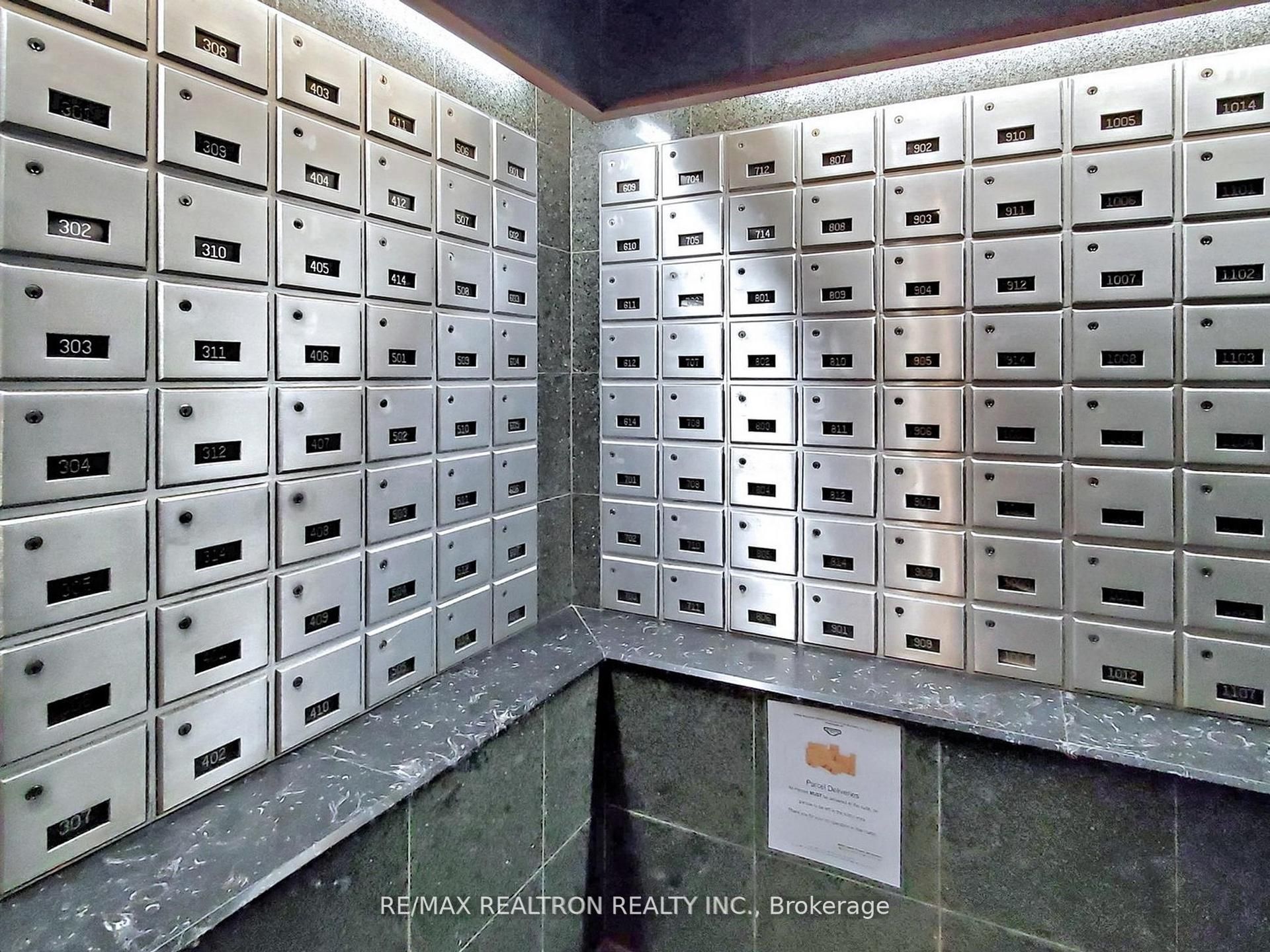 7460 Bathurst St Property Photo 33