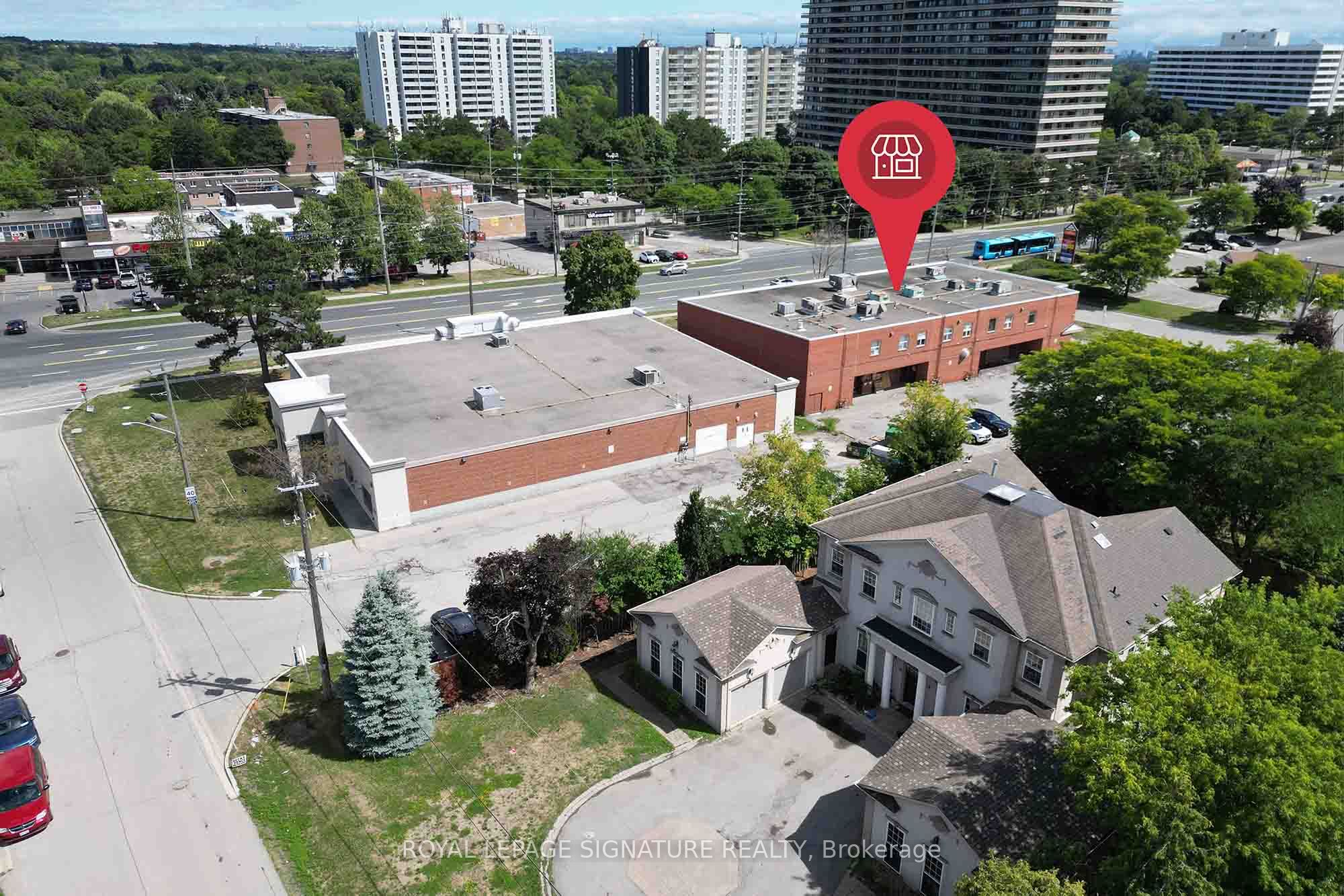 8108 Yonge St Property Photo 7