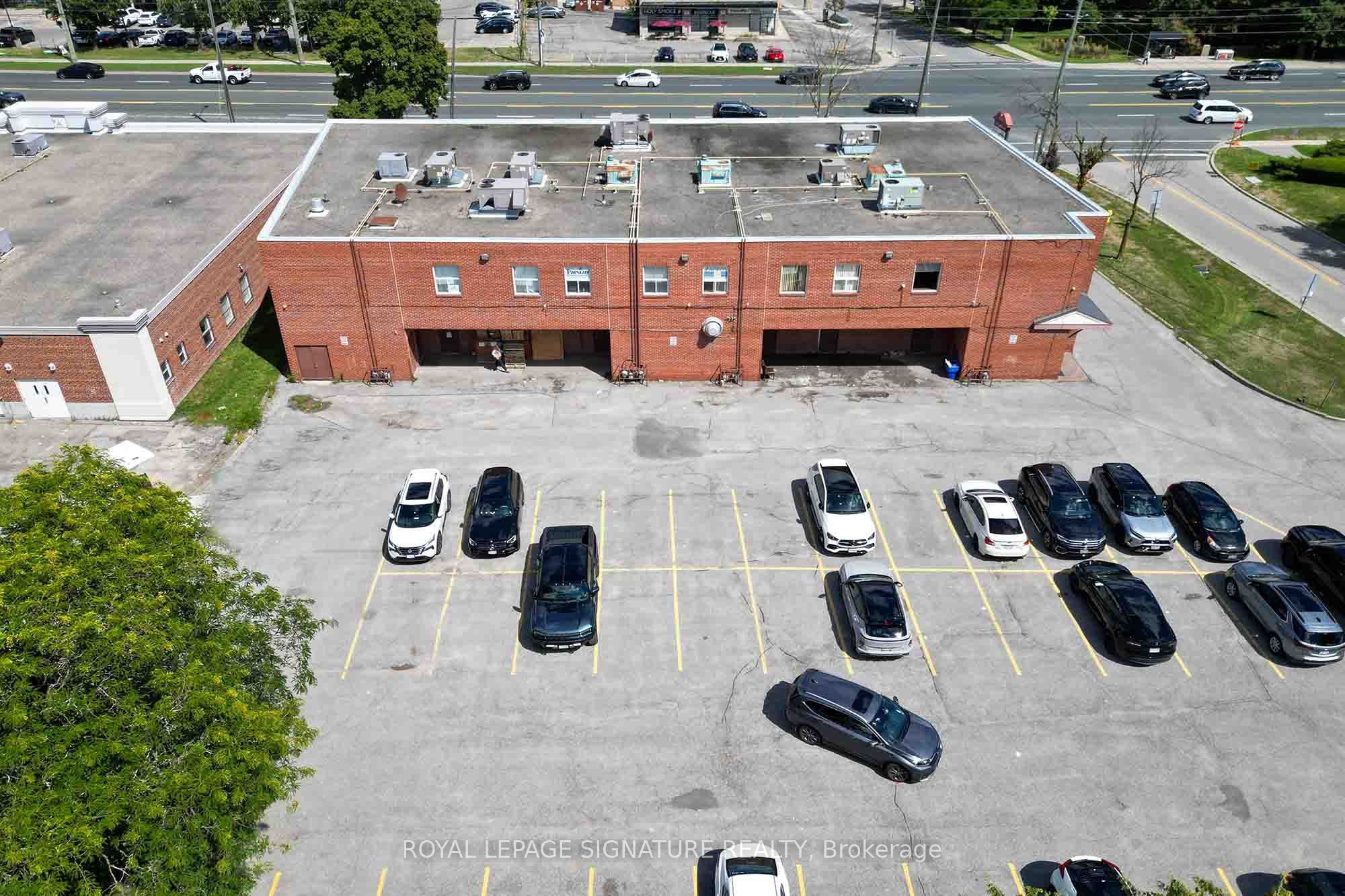 8108 Yonge St Property Photo 8