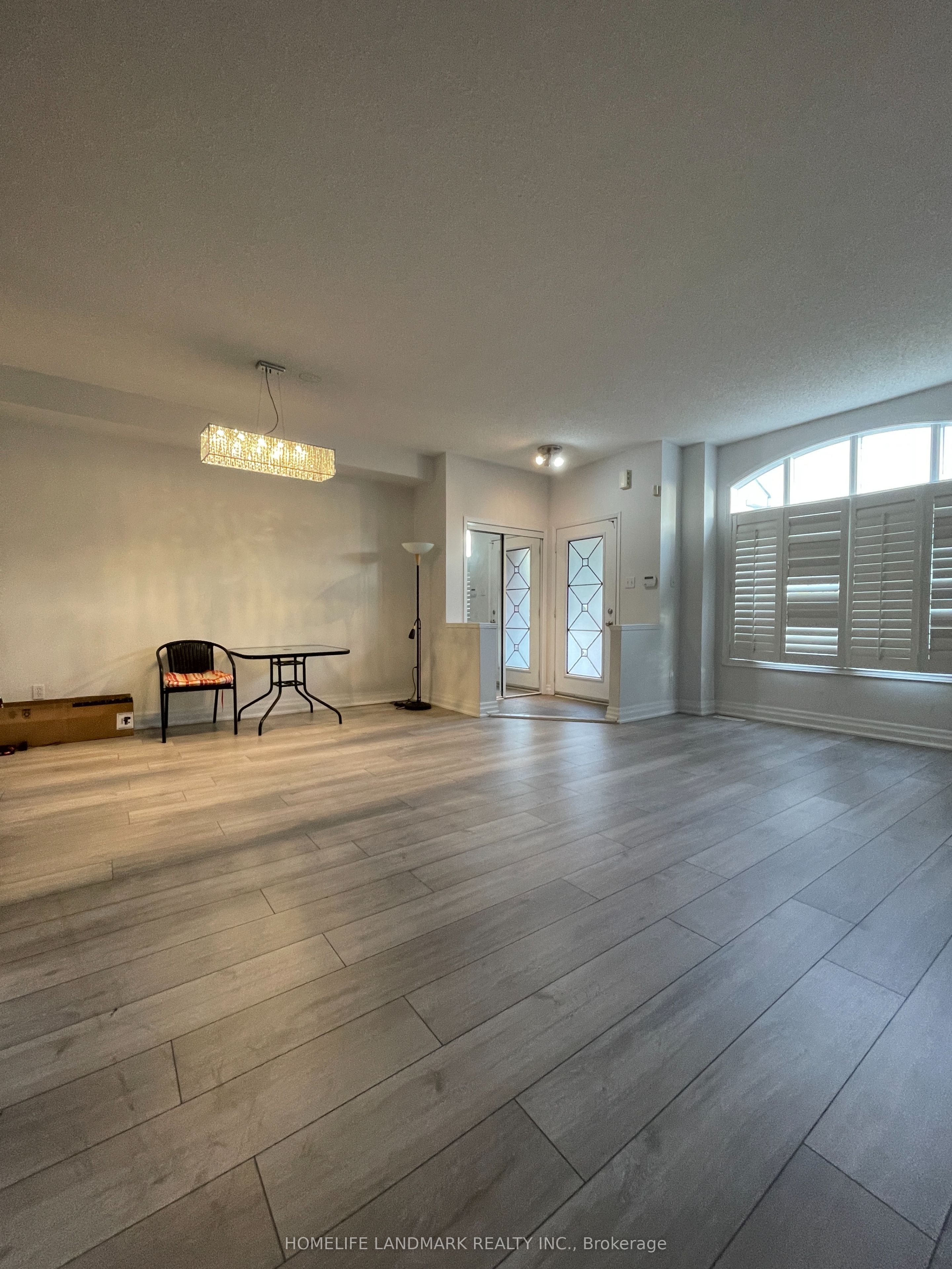 74 Bassett Ave Property Photo 3