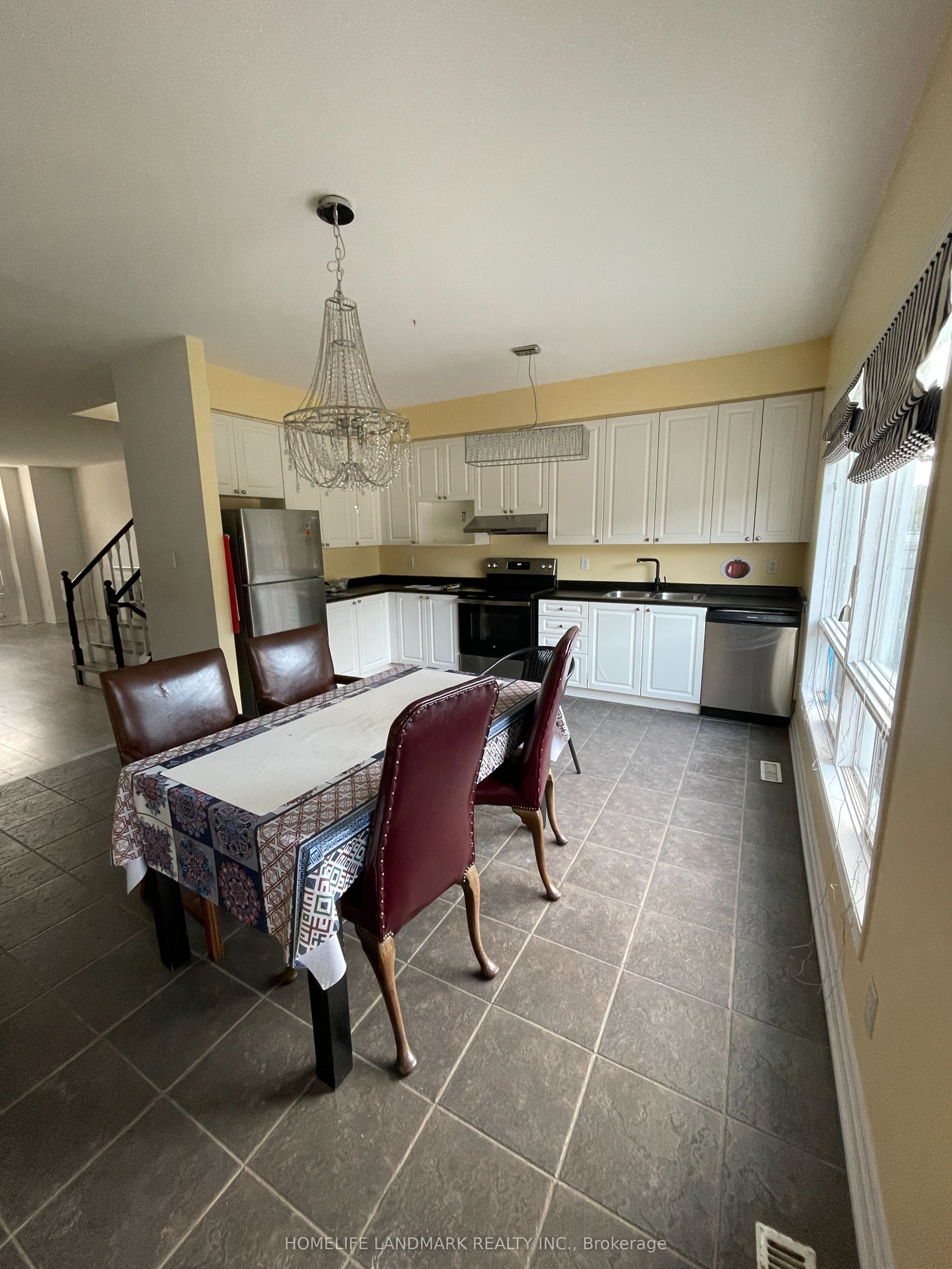 74 Bassett Ave Property Photo 4