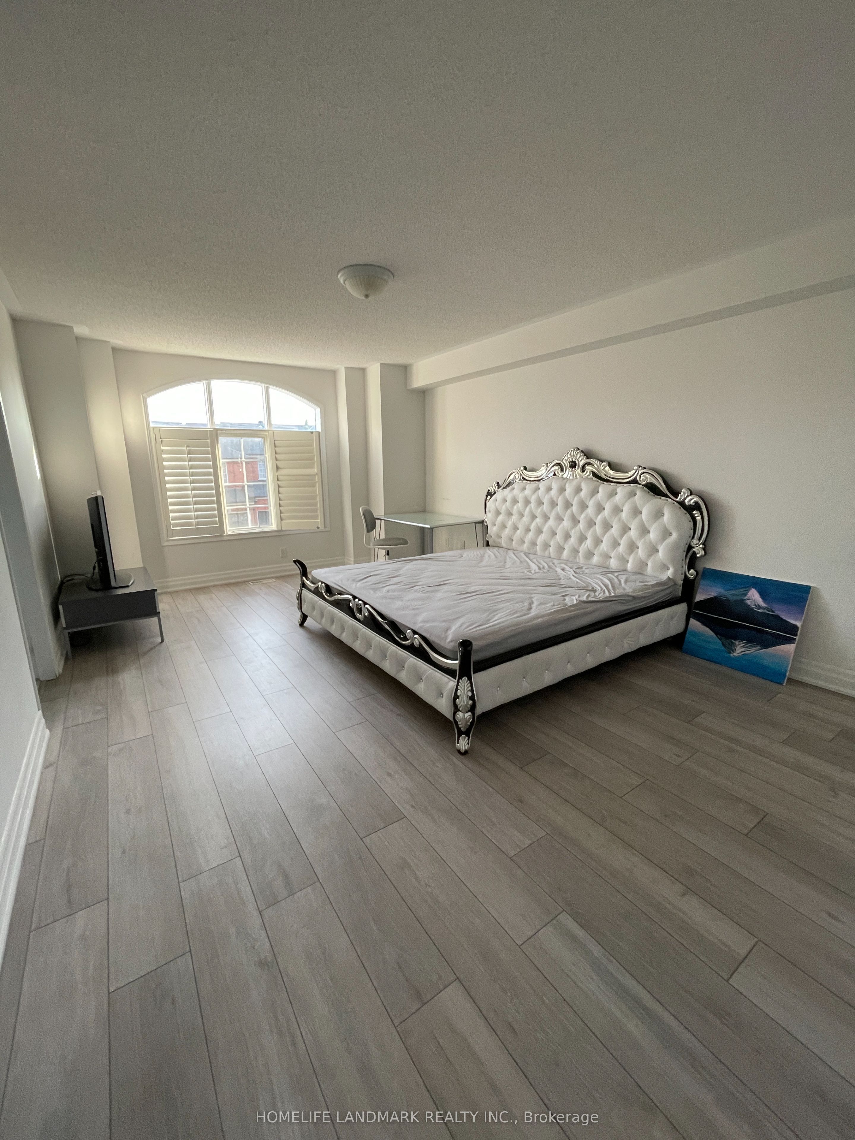 74 Bassett Ave Property Photo 9