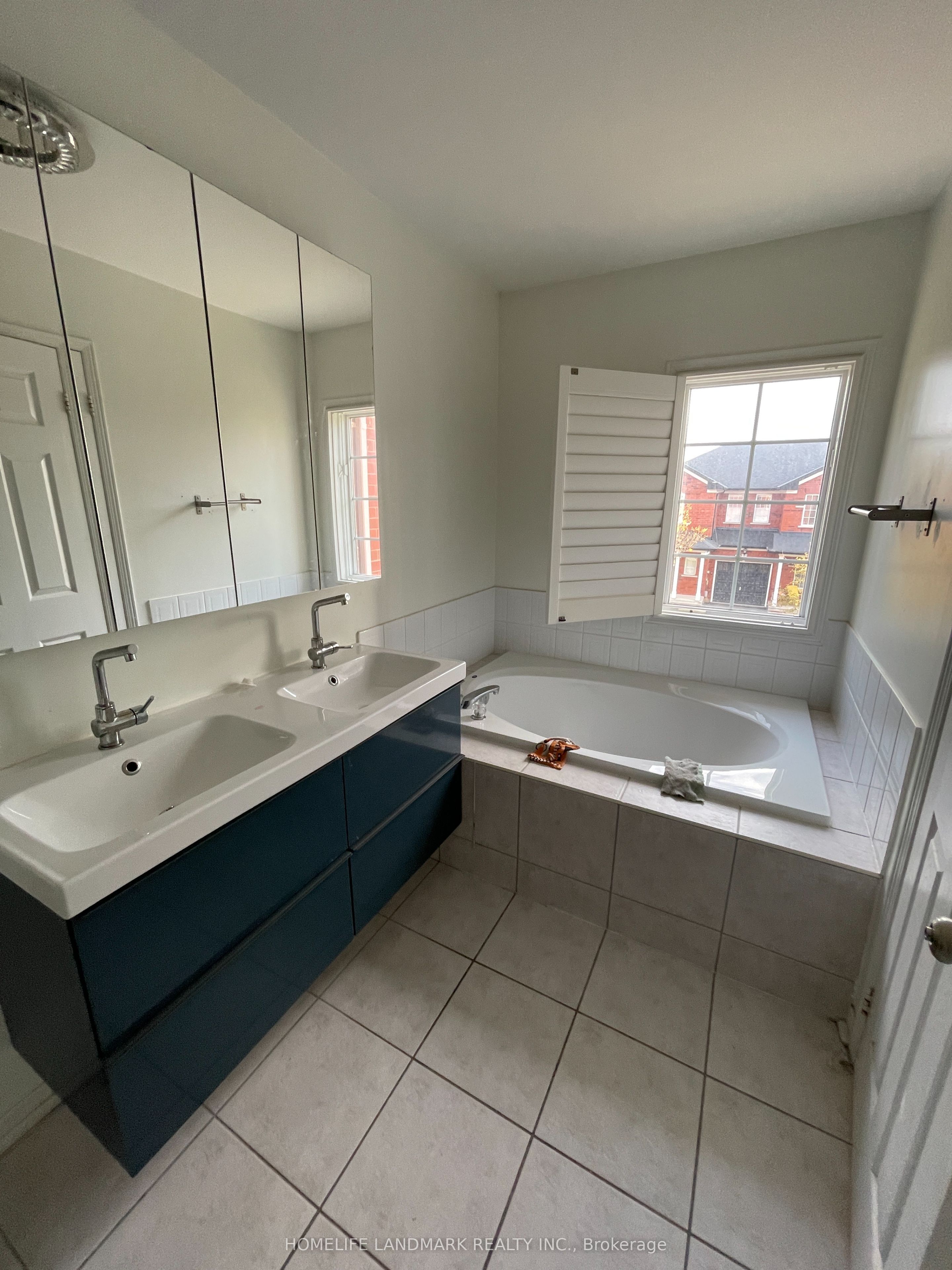 74 Bassett Ave Property Photo 11