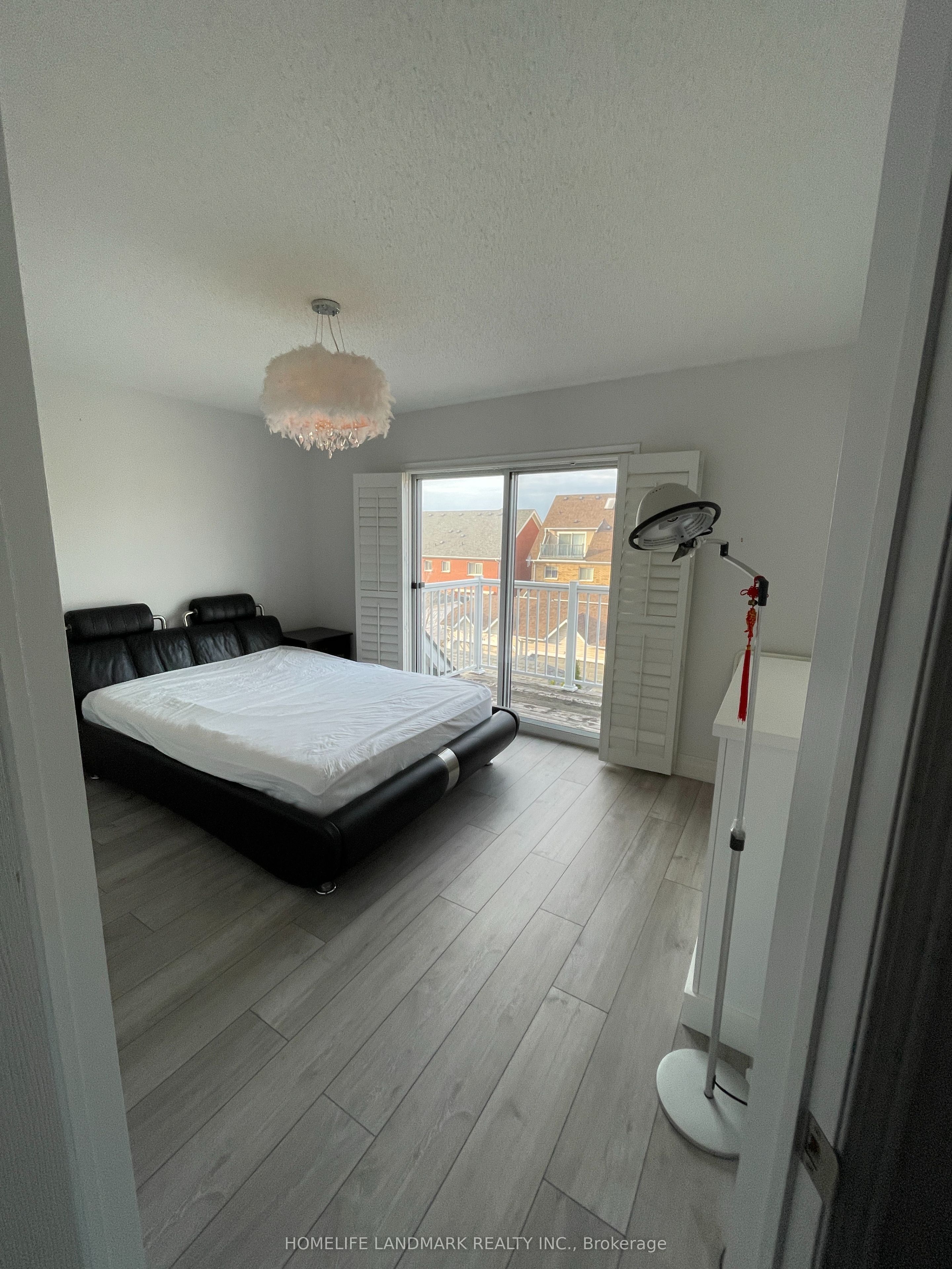 74 Bassett Ave Property Photo 12