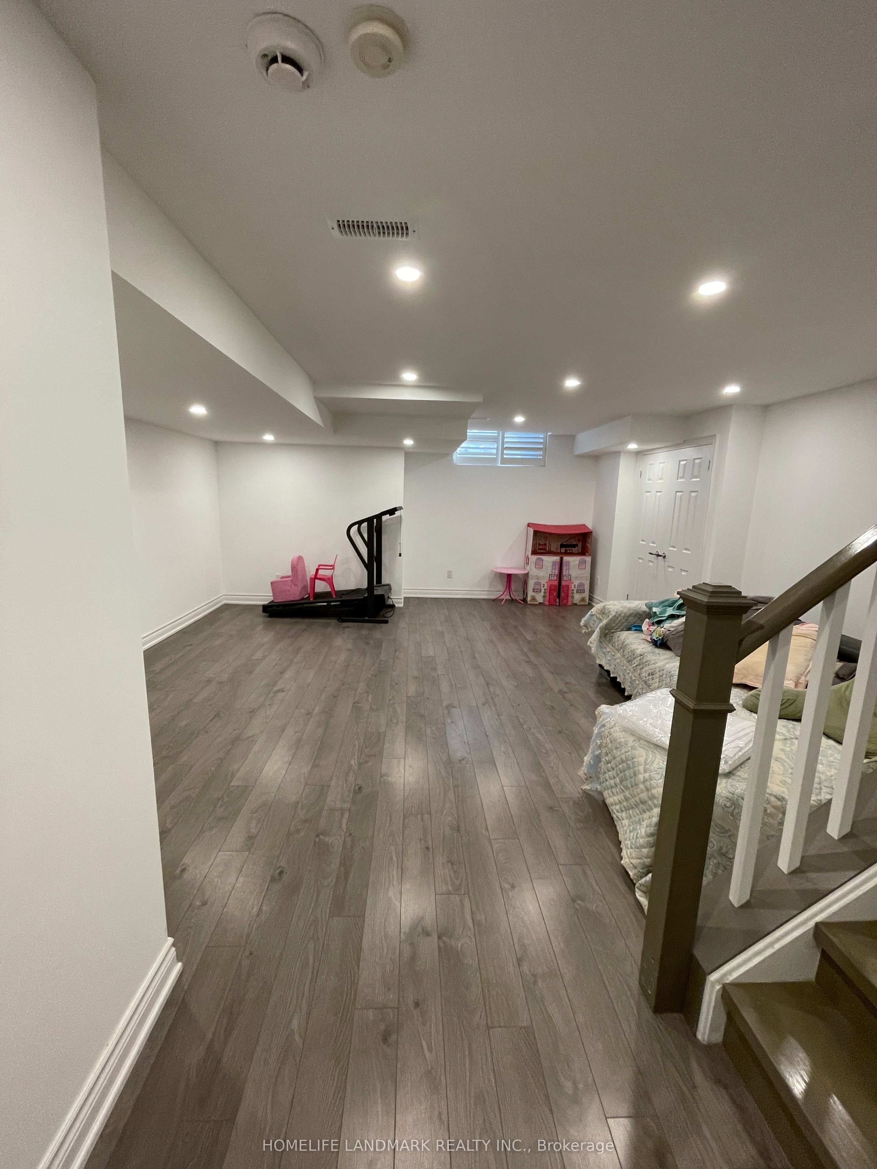 74 Bassett Ave Property Photo 16