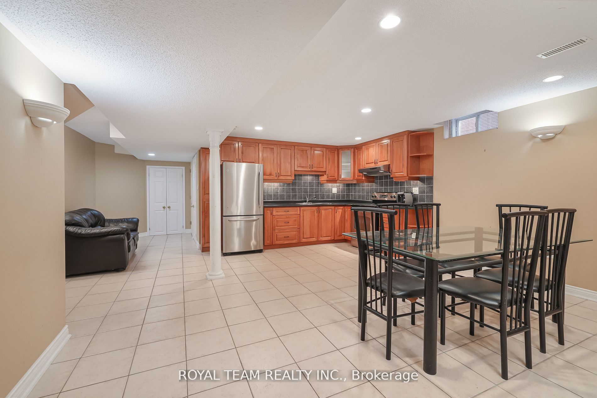 62 Kingly Crest Way Property Photo 5