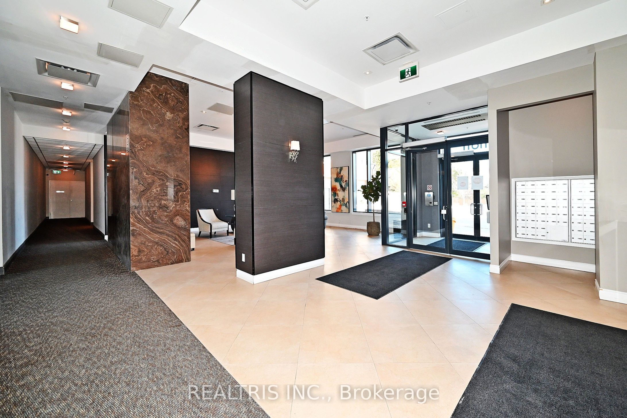 11611 Yonge St Property Photo 4