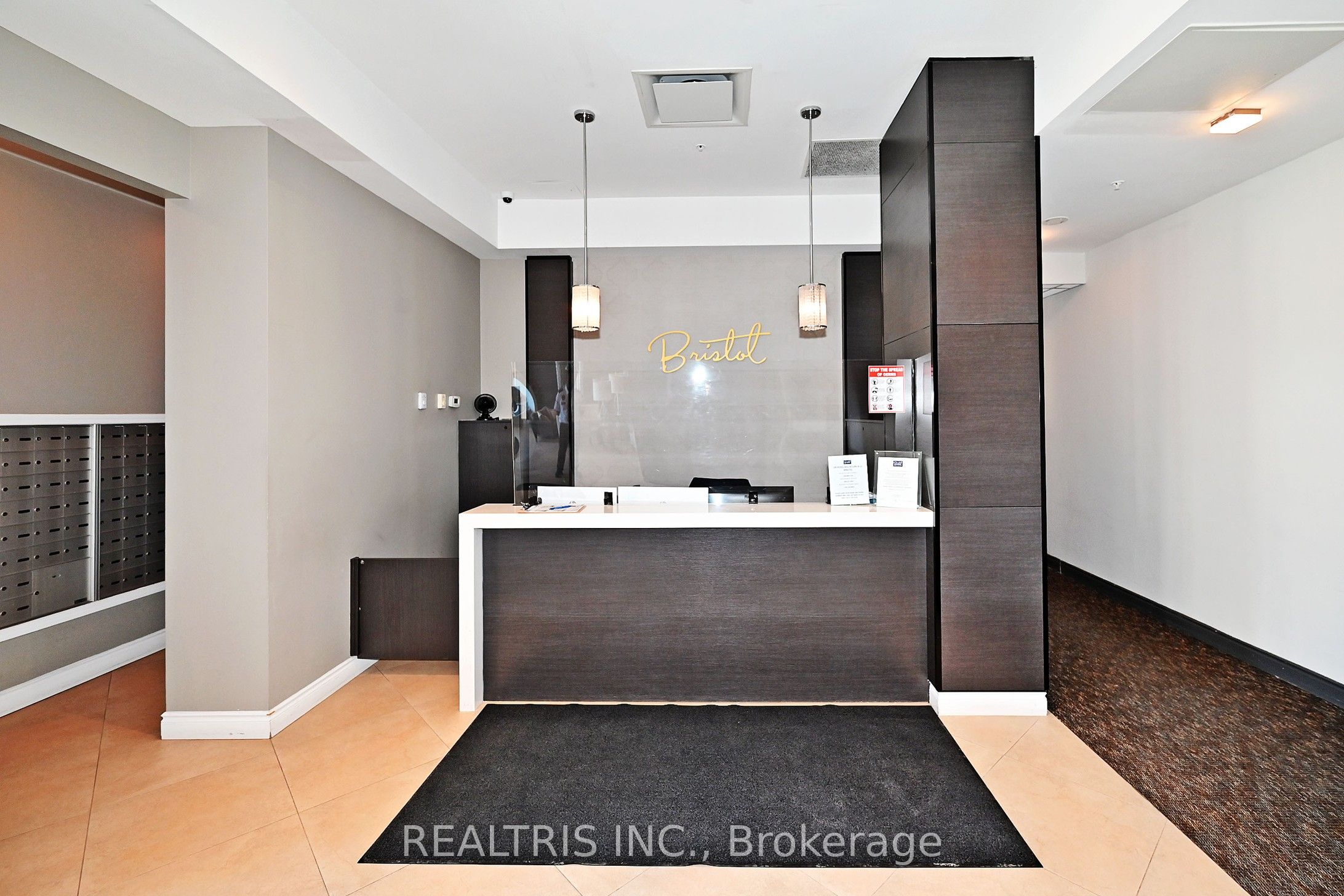 11611 Yonge St Property Photo 7