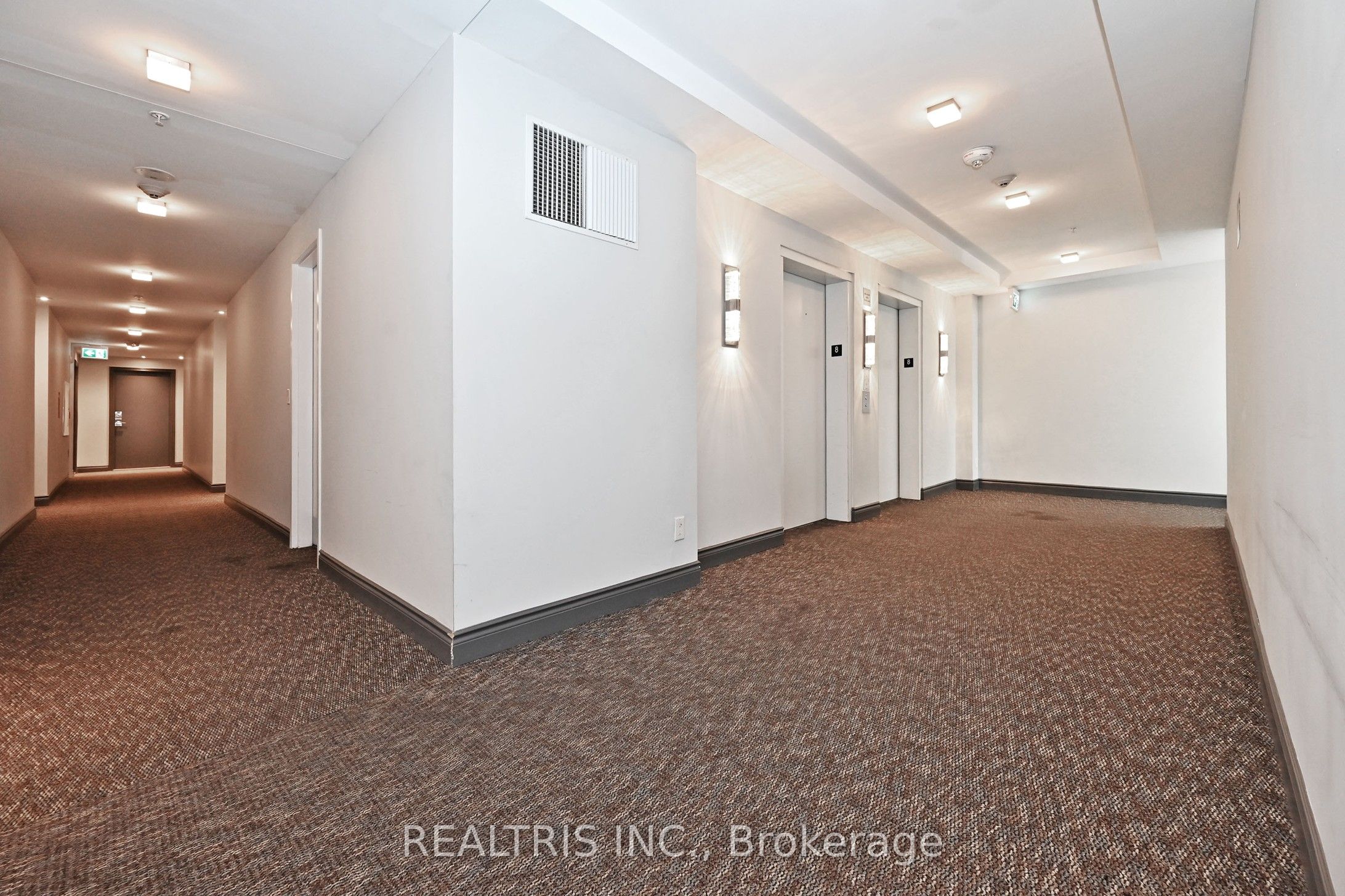 11611 Yonge St Property Photo 8