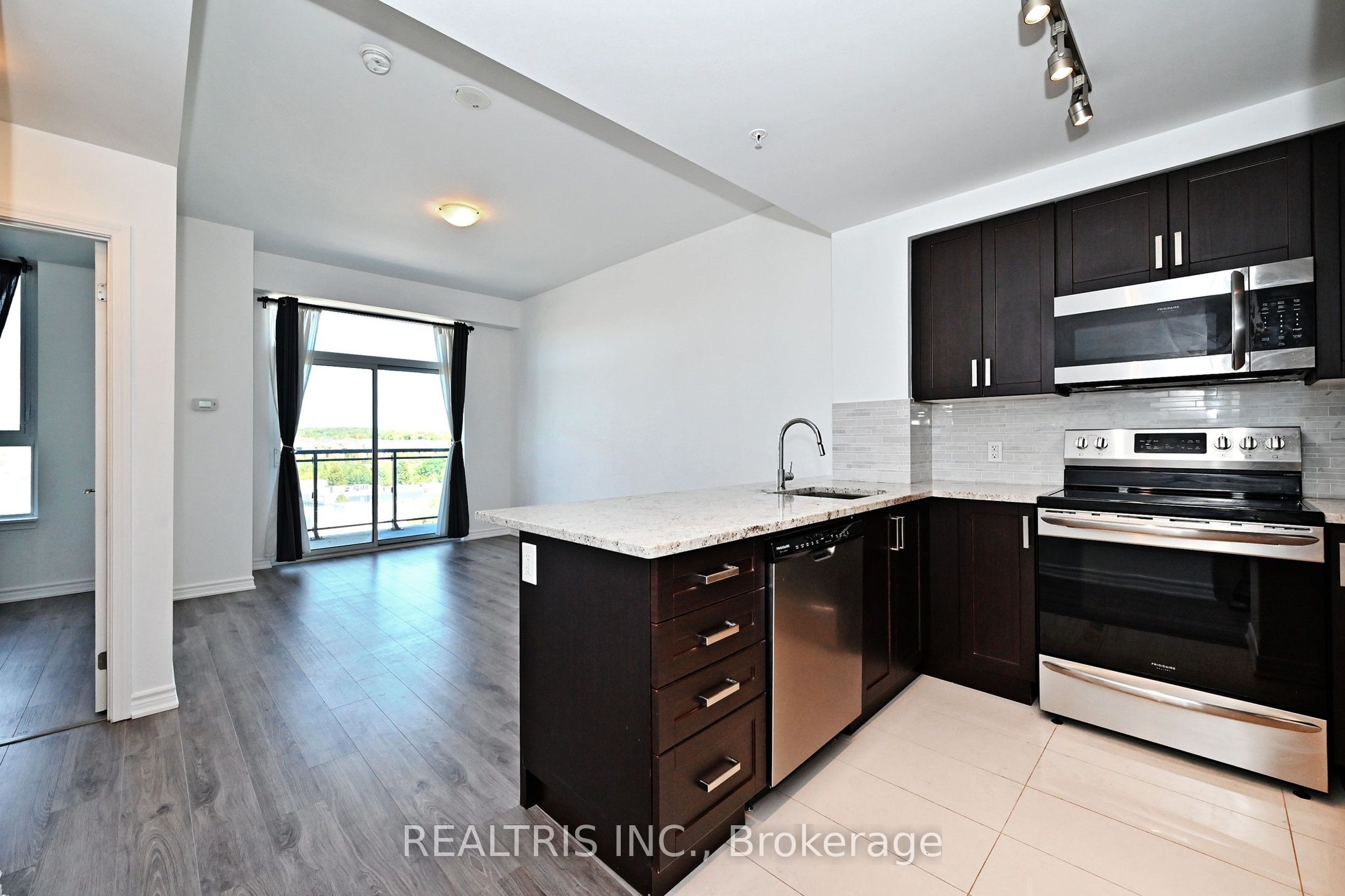 11611 Yonge St Property Photo 11