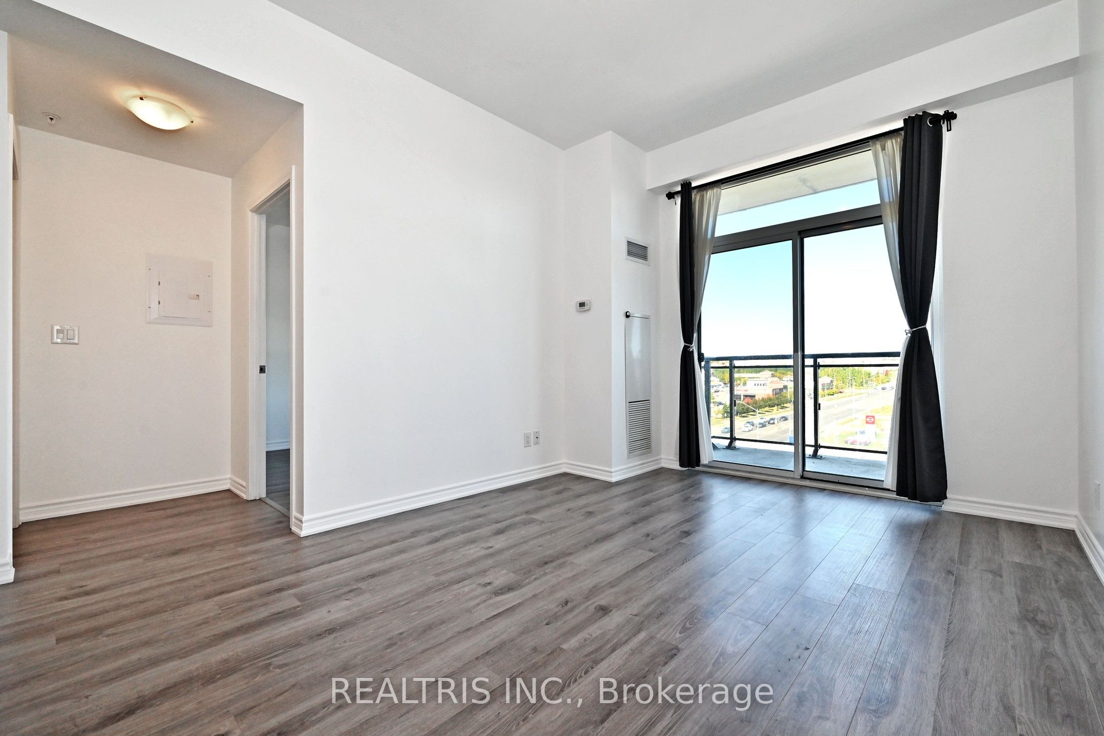 11611 Yonge St Property Photo 13