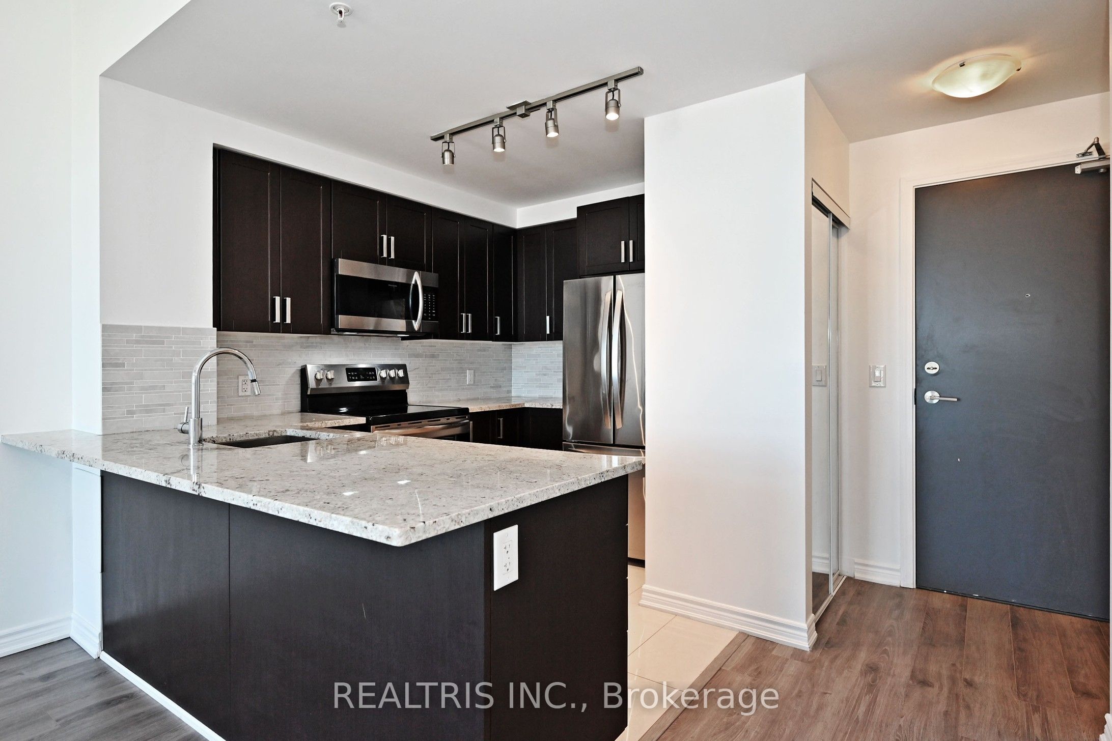 11611 Yonge St Property Photo 16