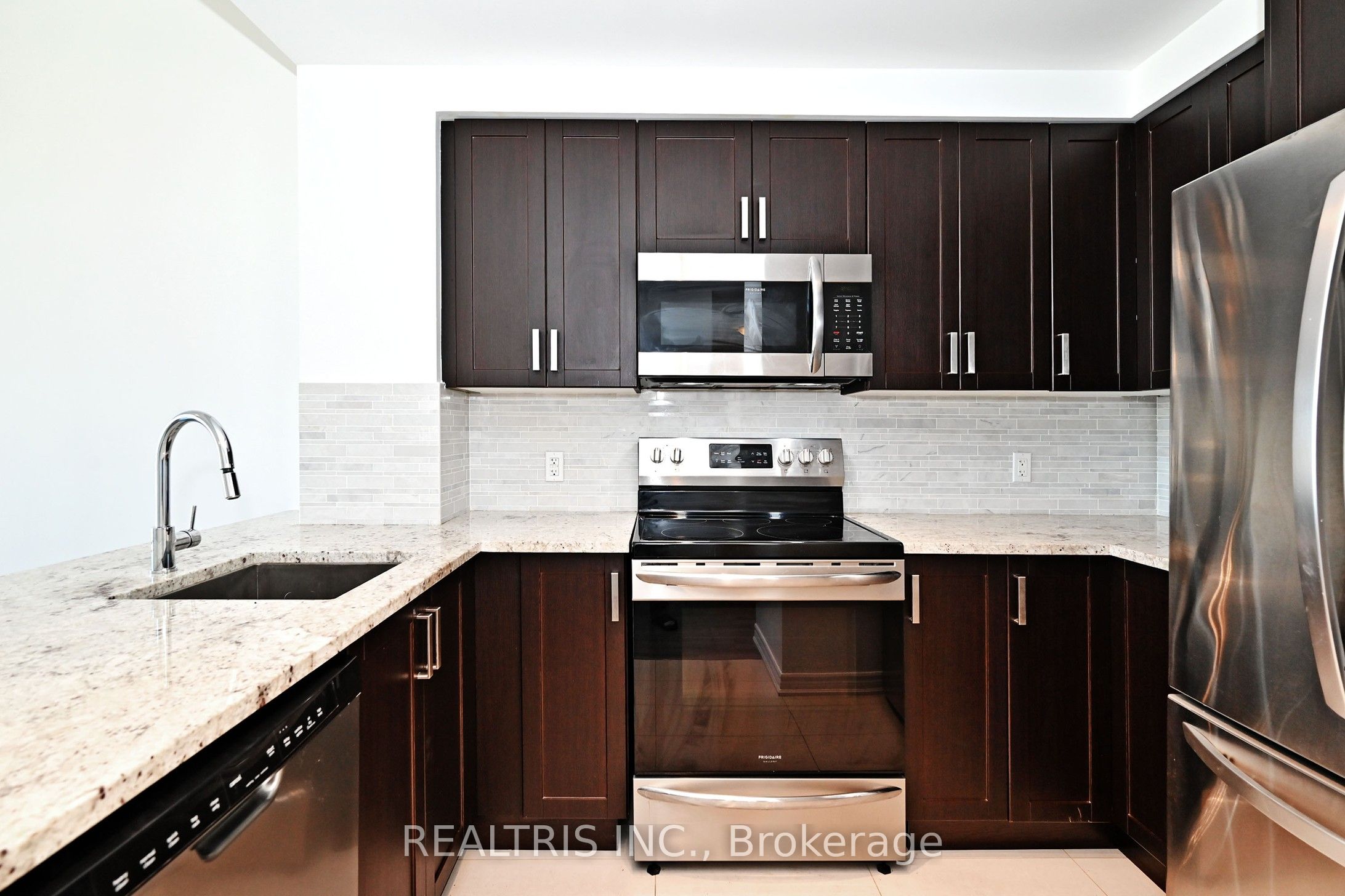 11611 Yonge St Property Photo 18