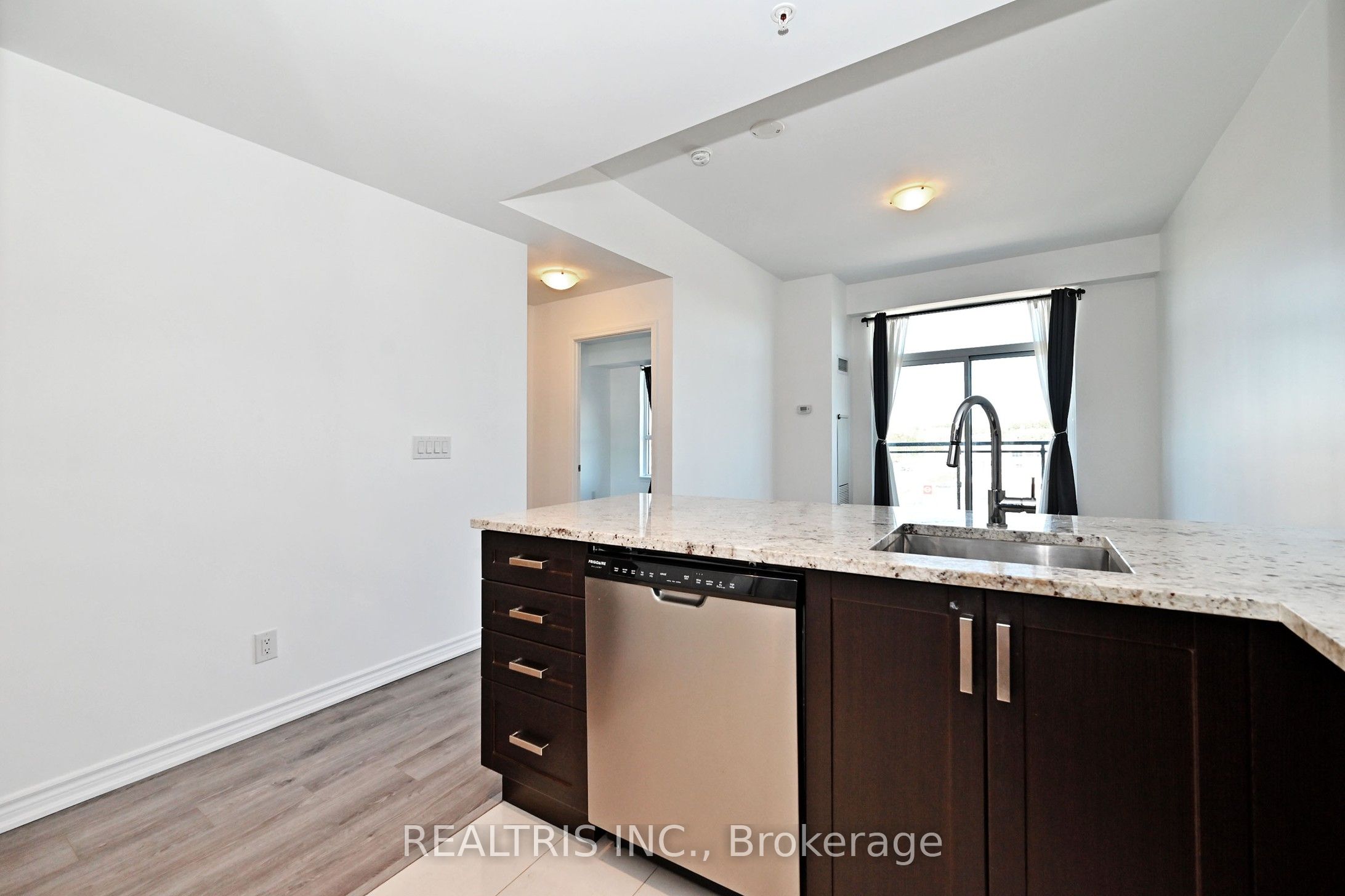 11611 Yonge St Property Photo 19
