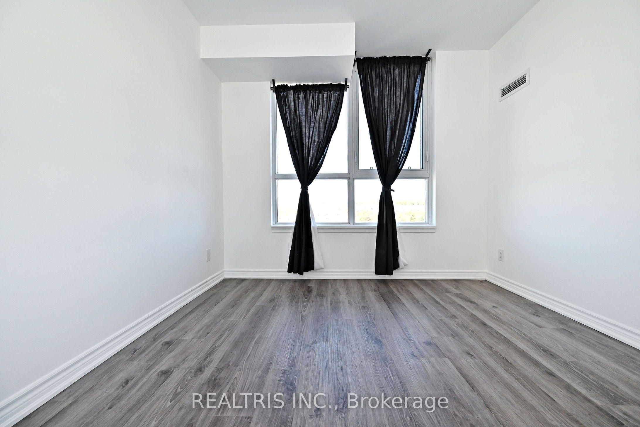 11611 Yonge St Property Photo 21