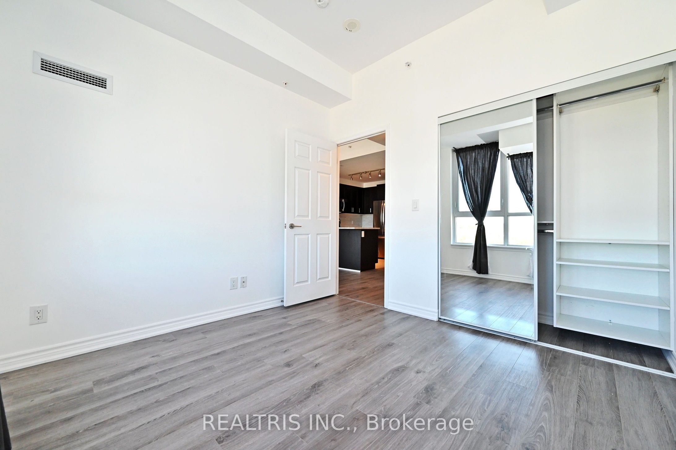 11611 Yonge St Property Photo 22