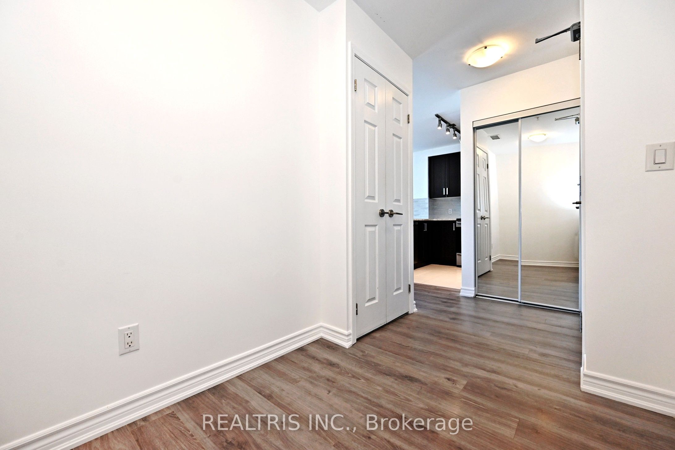 11611 Yonge St Property Photo 28