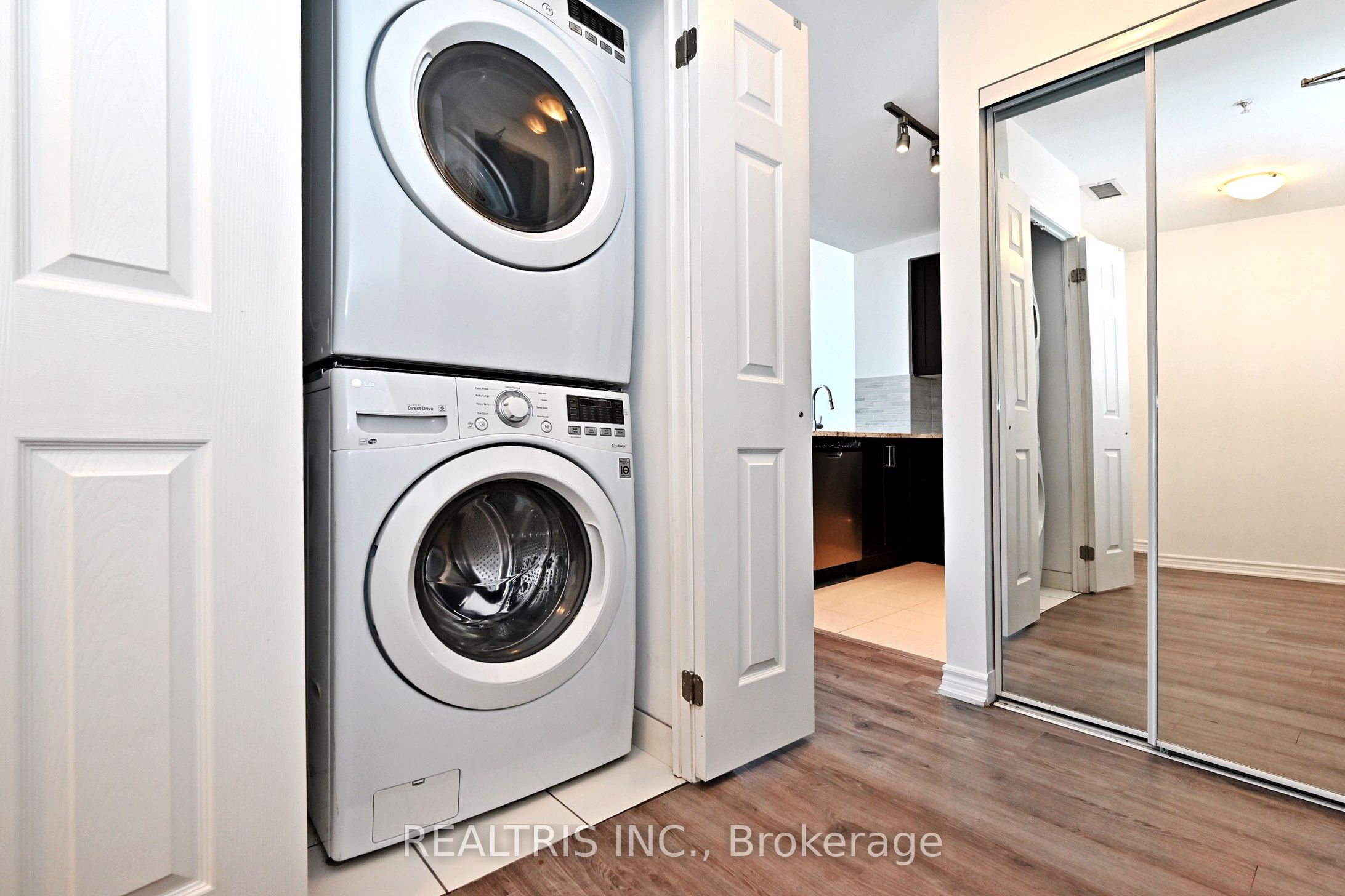 11611 Yonge St Property Photo 29