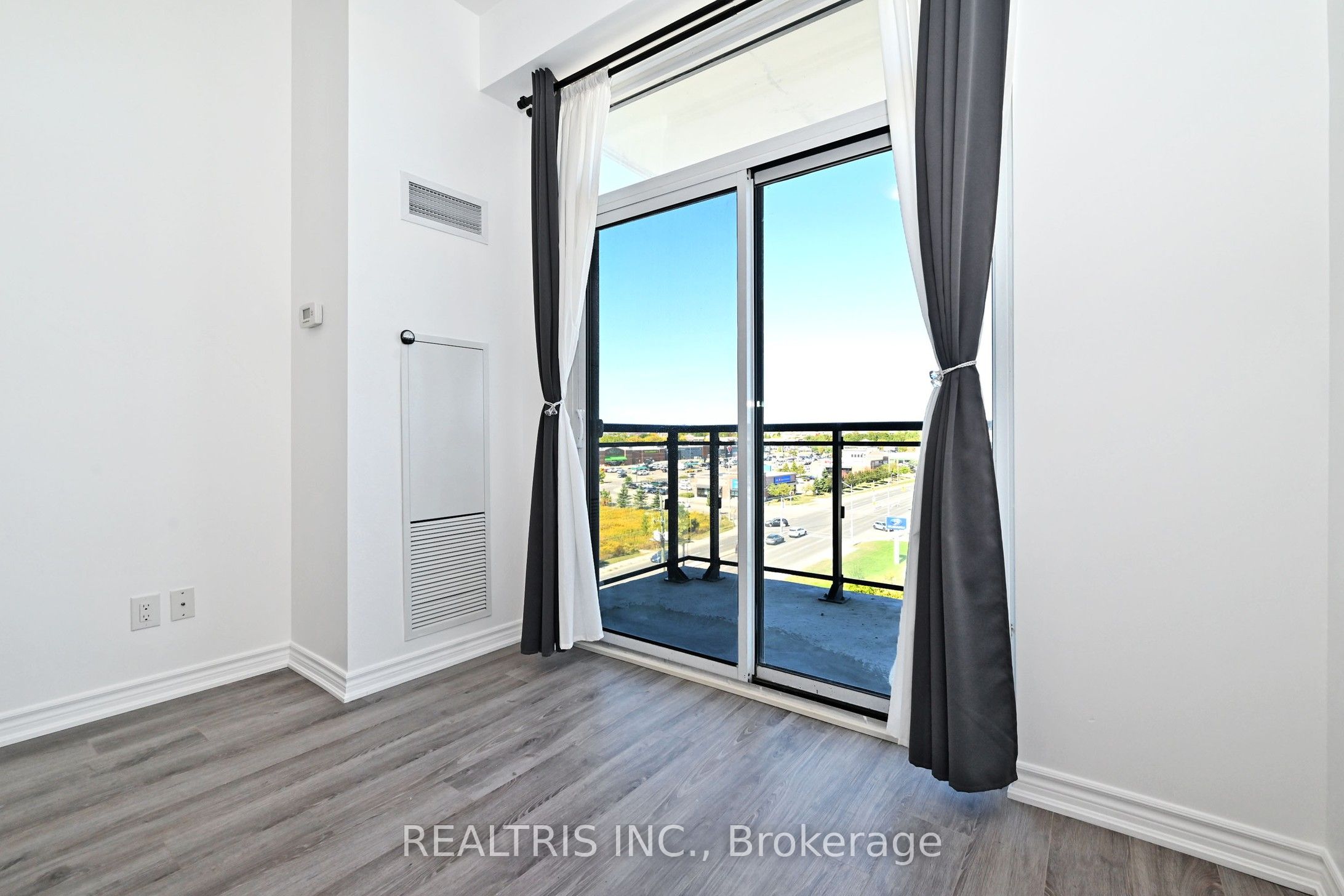 11611 Yonge St Property Photo 30