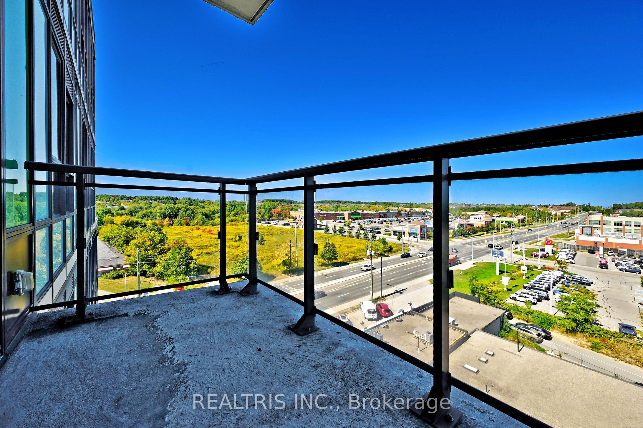 11611 Yonge St Property Photo 32