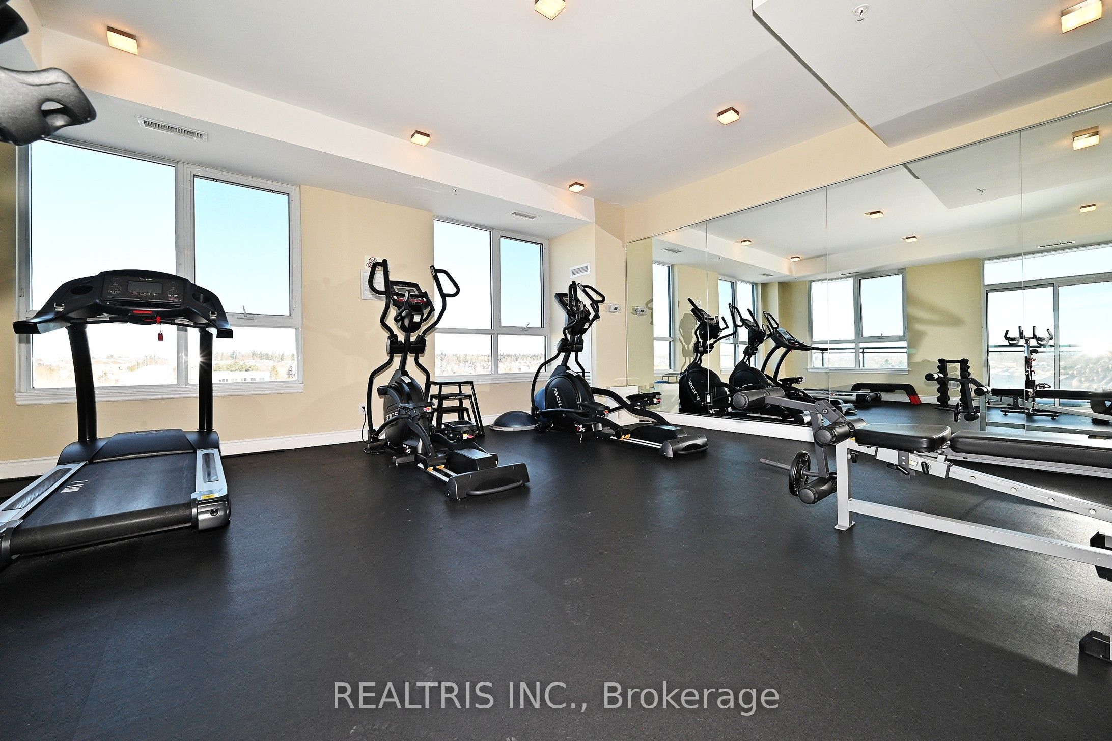 11611 Yonge St Property Photo 37