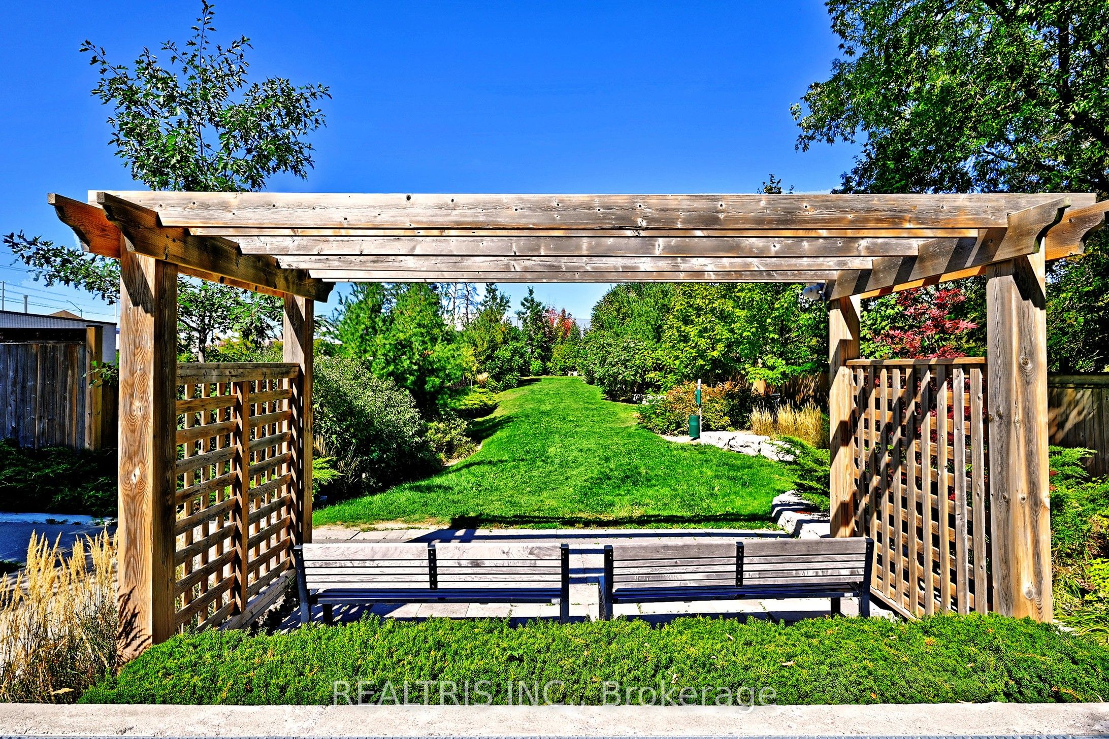 11611 Yonge St Property Photo 38