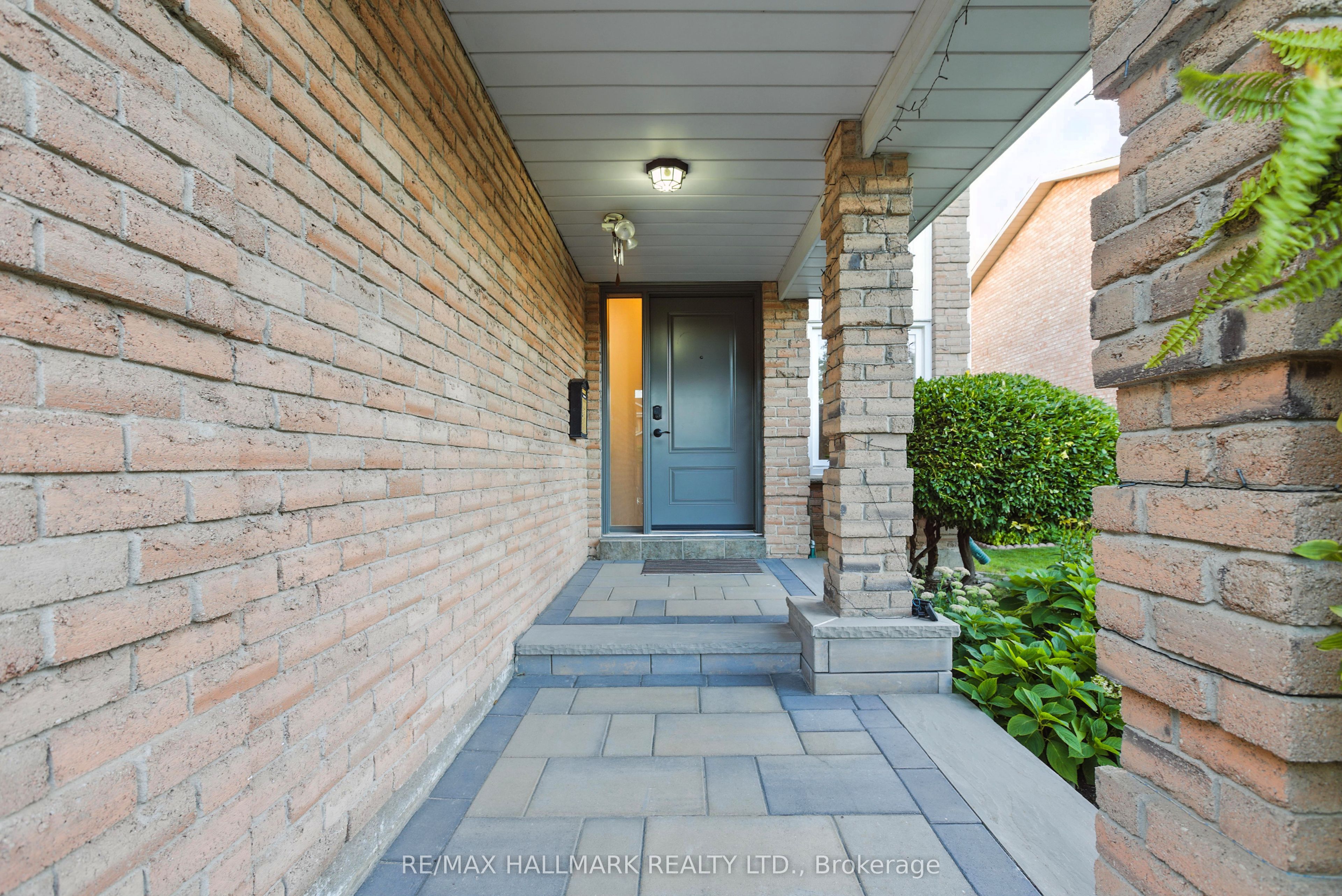 100 Eleanor Circle Property Photo 4