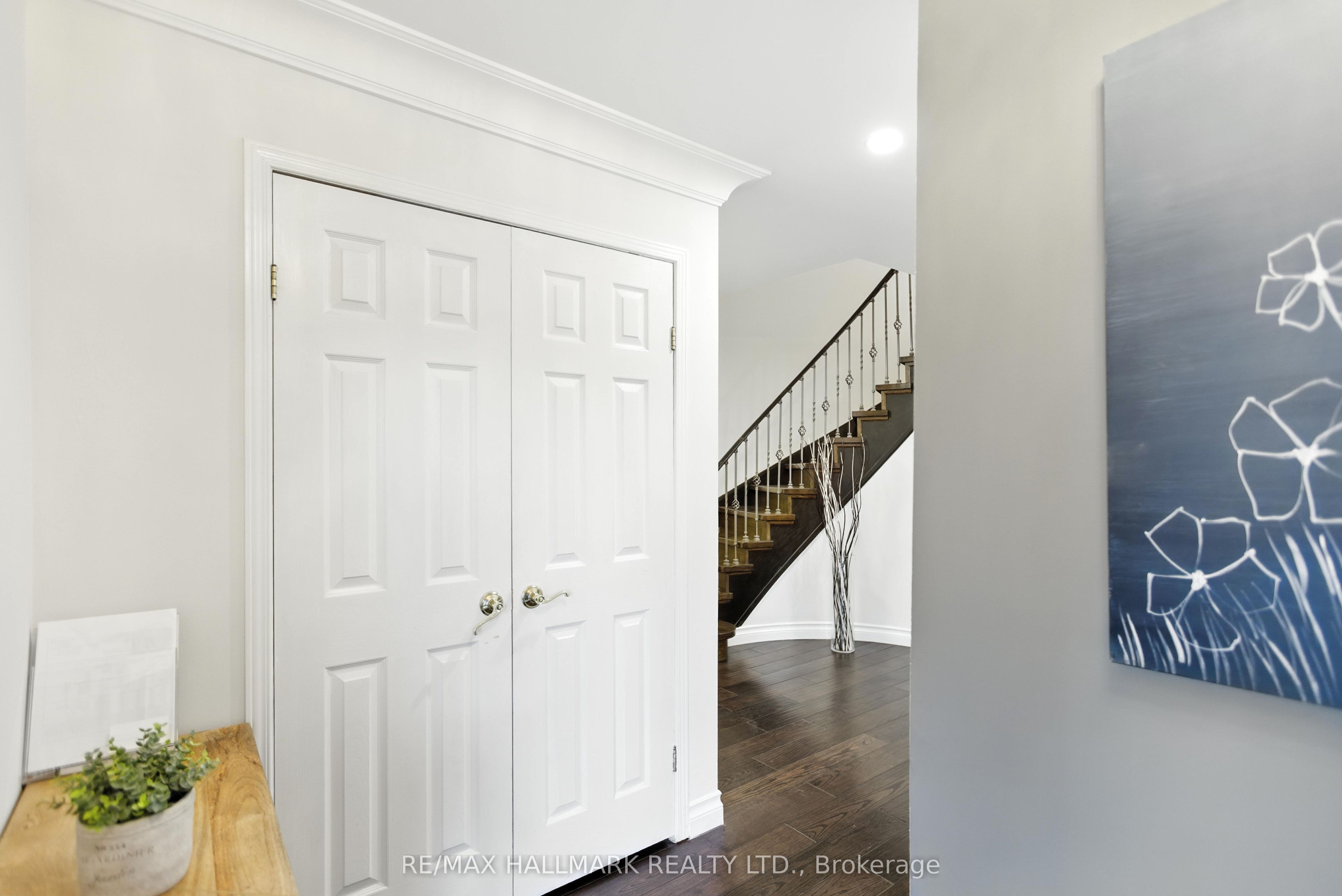 100 Eleanor Circle Property Photo 7