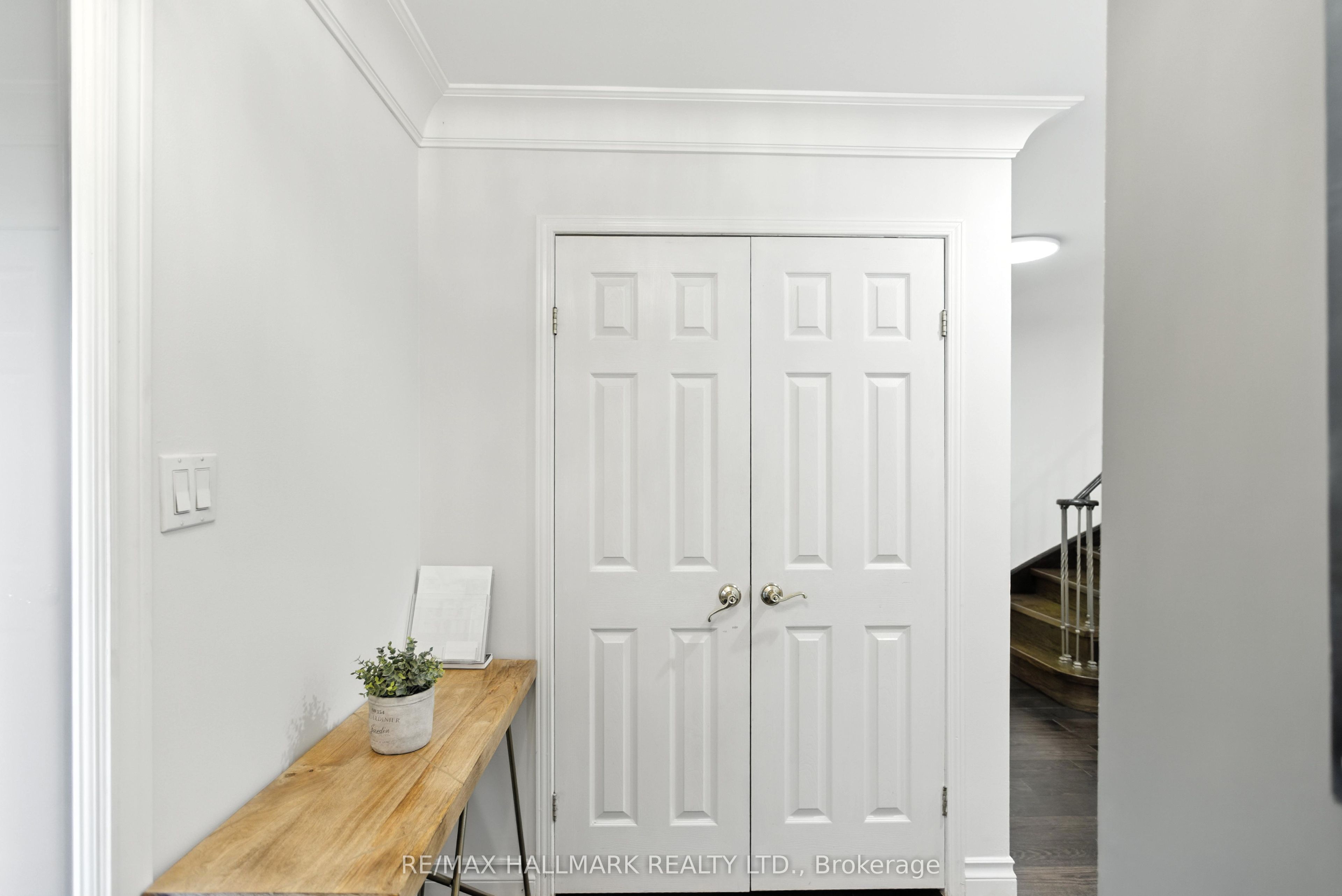 100 Eleanor Circle Property Photo 8