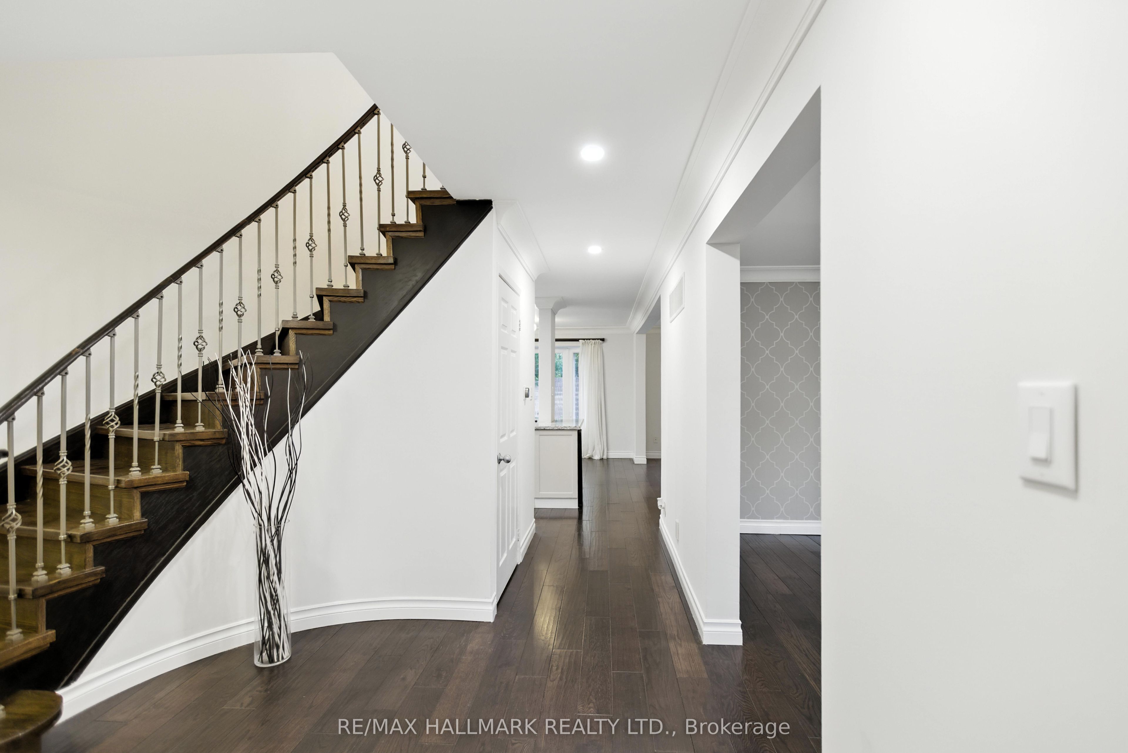 100 Eleanor Circle Property Photo 9